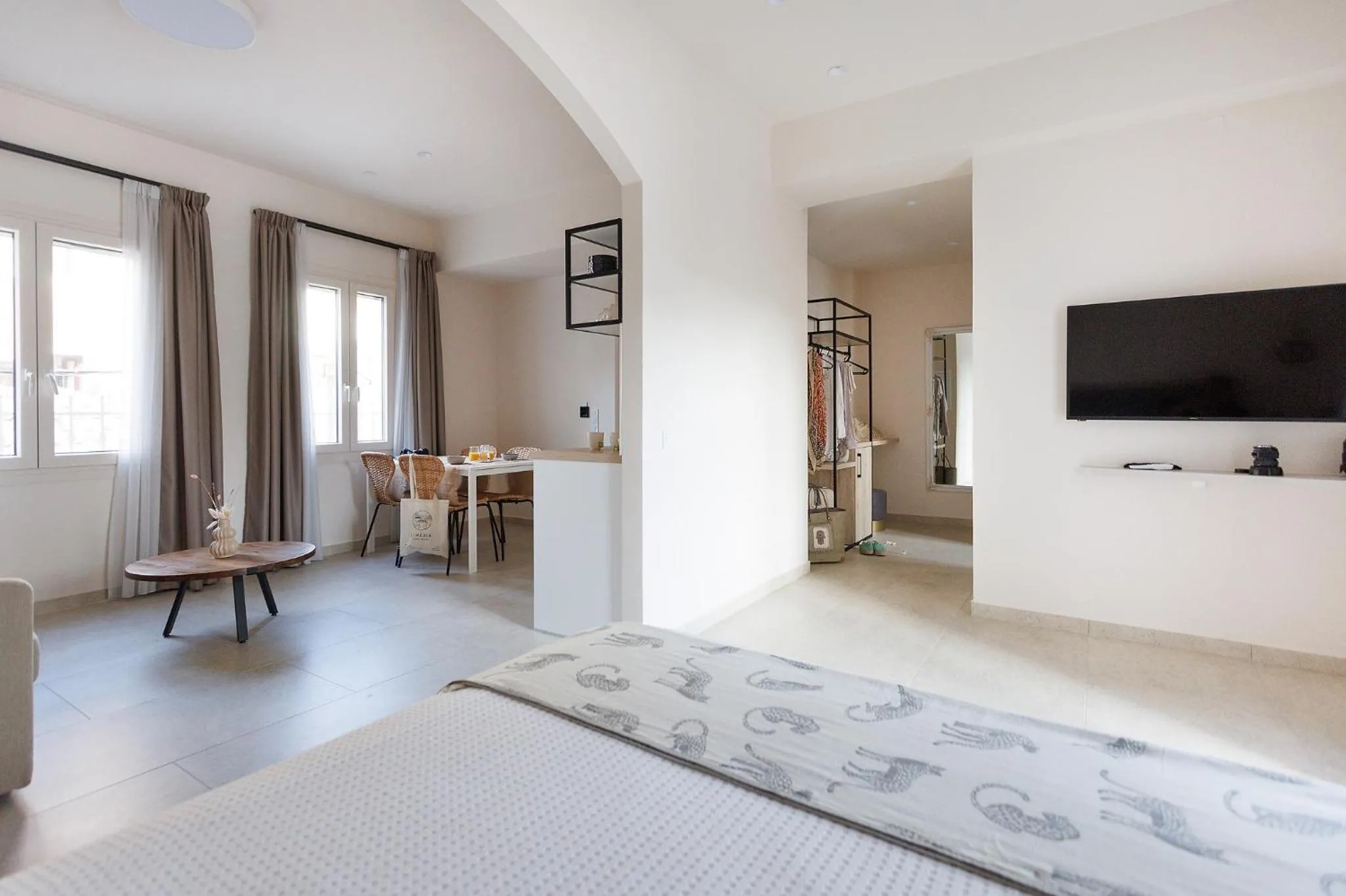 Bed in Limeria studios & maisonettes