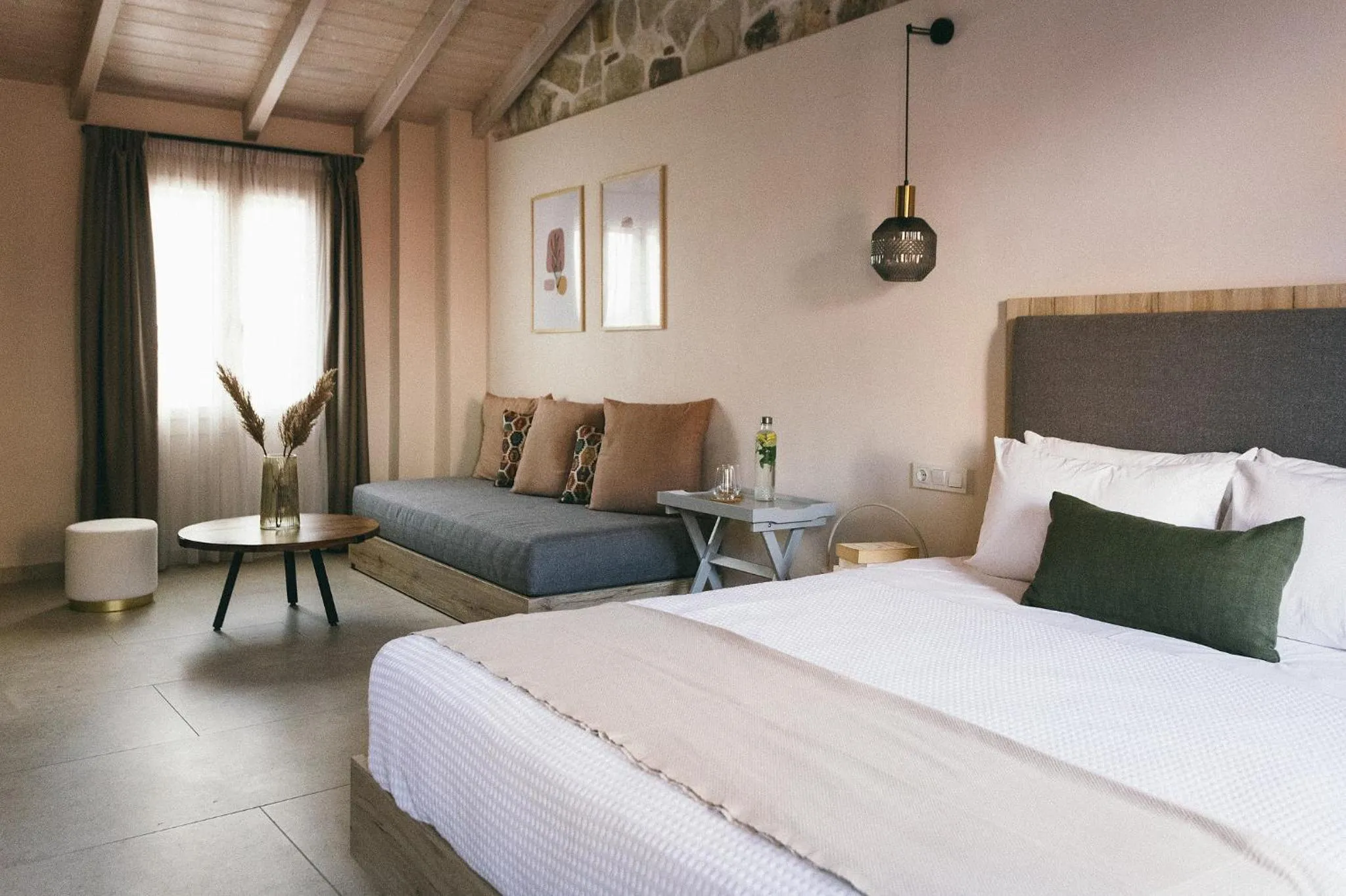 Bed in Limeria studios & maisonettes
