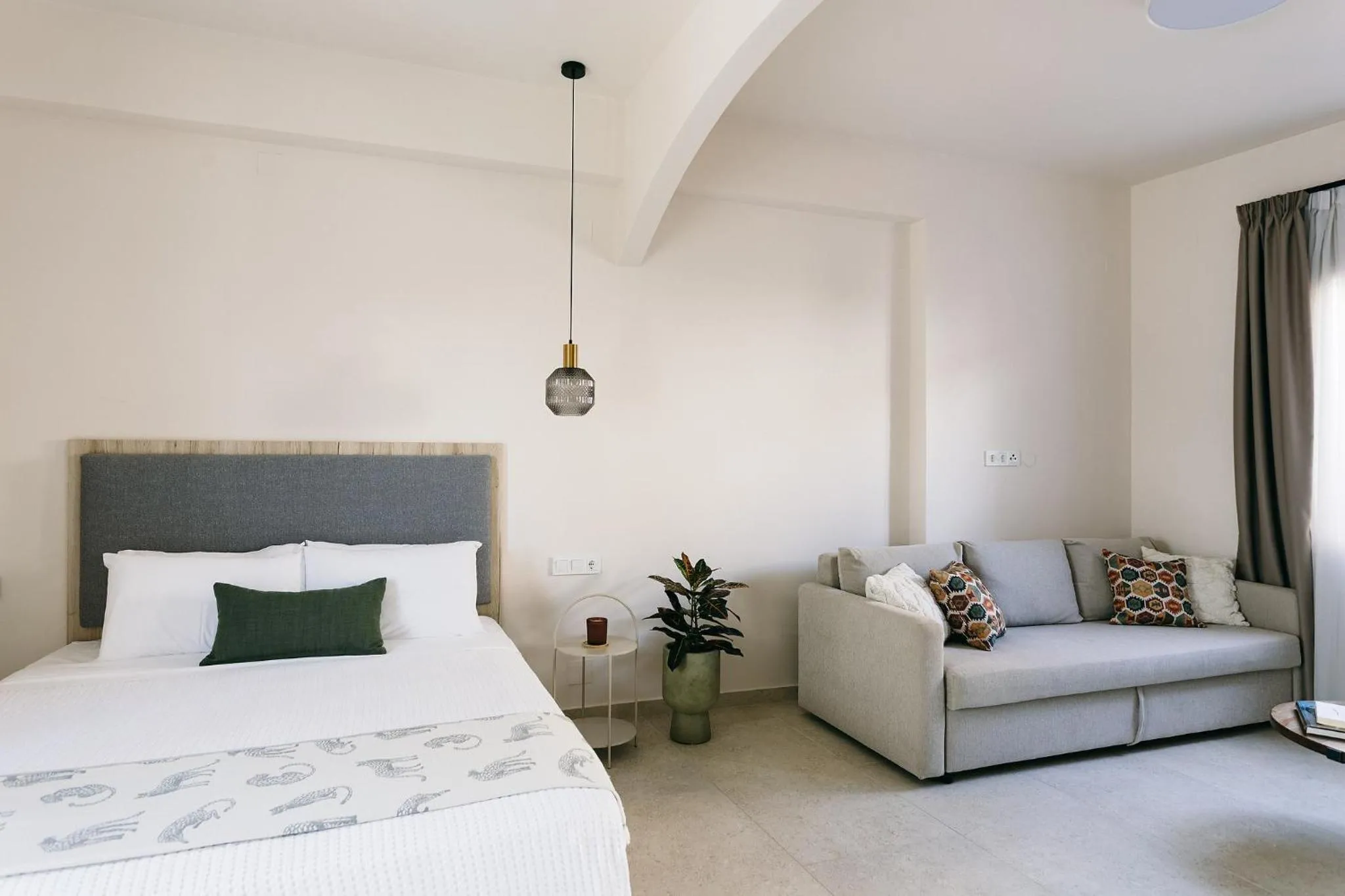Bed in Limeria studios & maisonettes