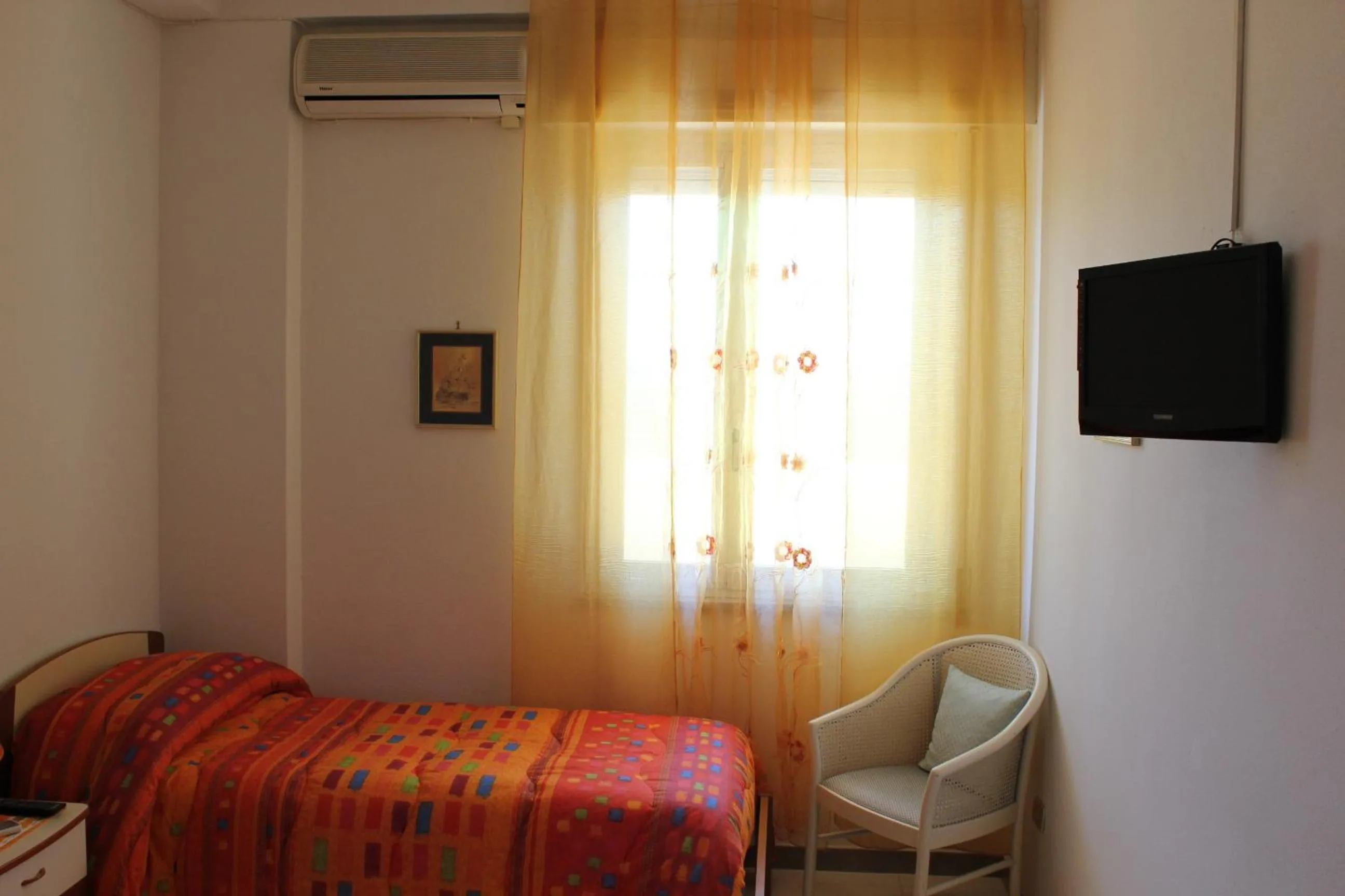 Photo of the whole room, Bed in Domus Felix