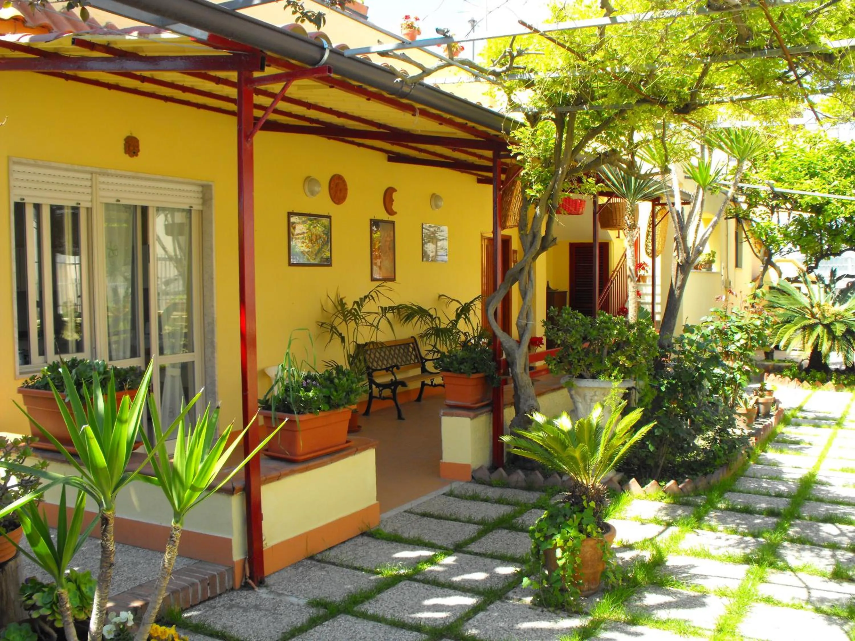 Facade/entrance in Domus Felix