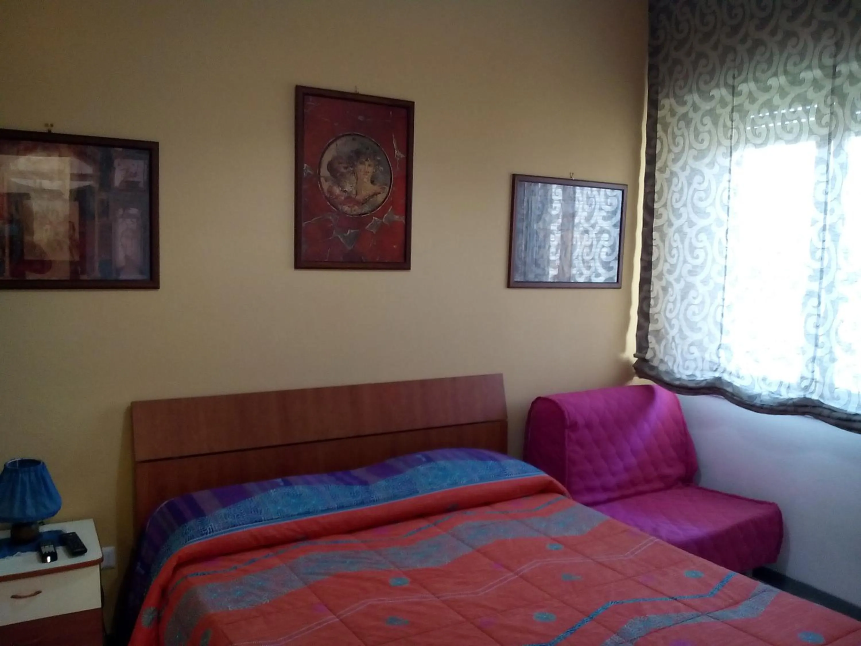 Photo of the whole room, Bed in Domus Felix