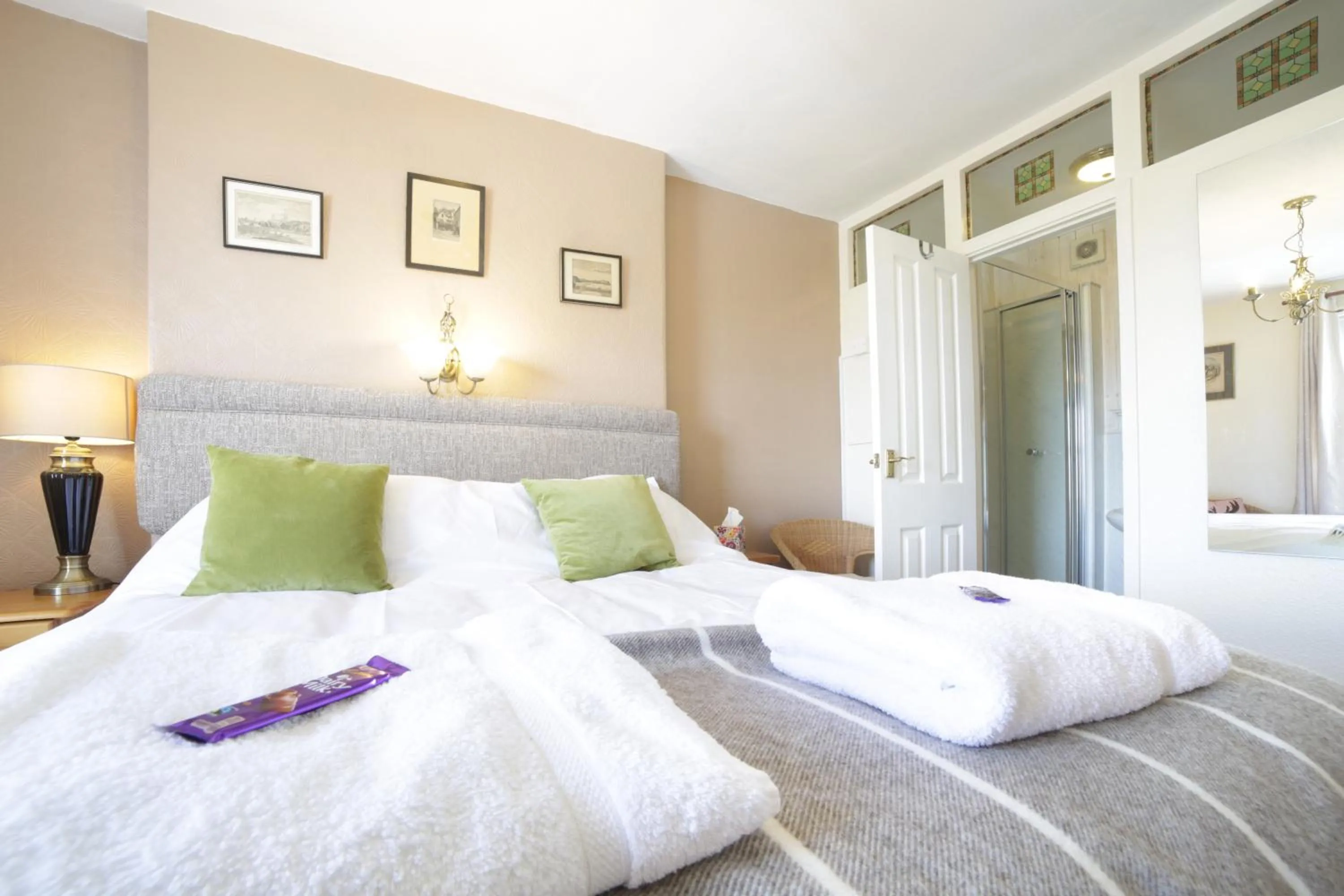 Bedroom, Bed in Sunrise Guest House