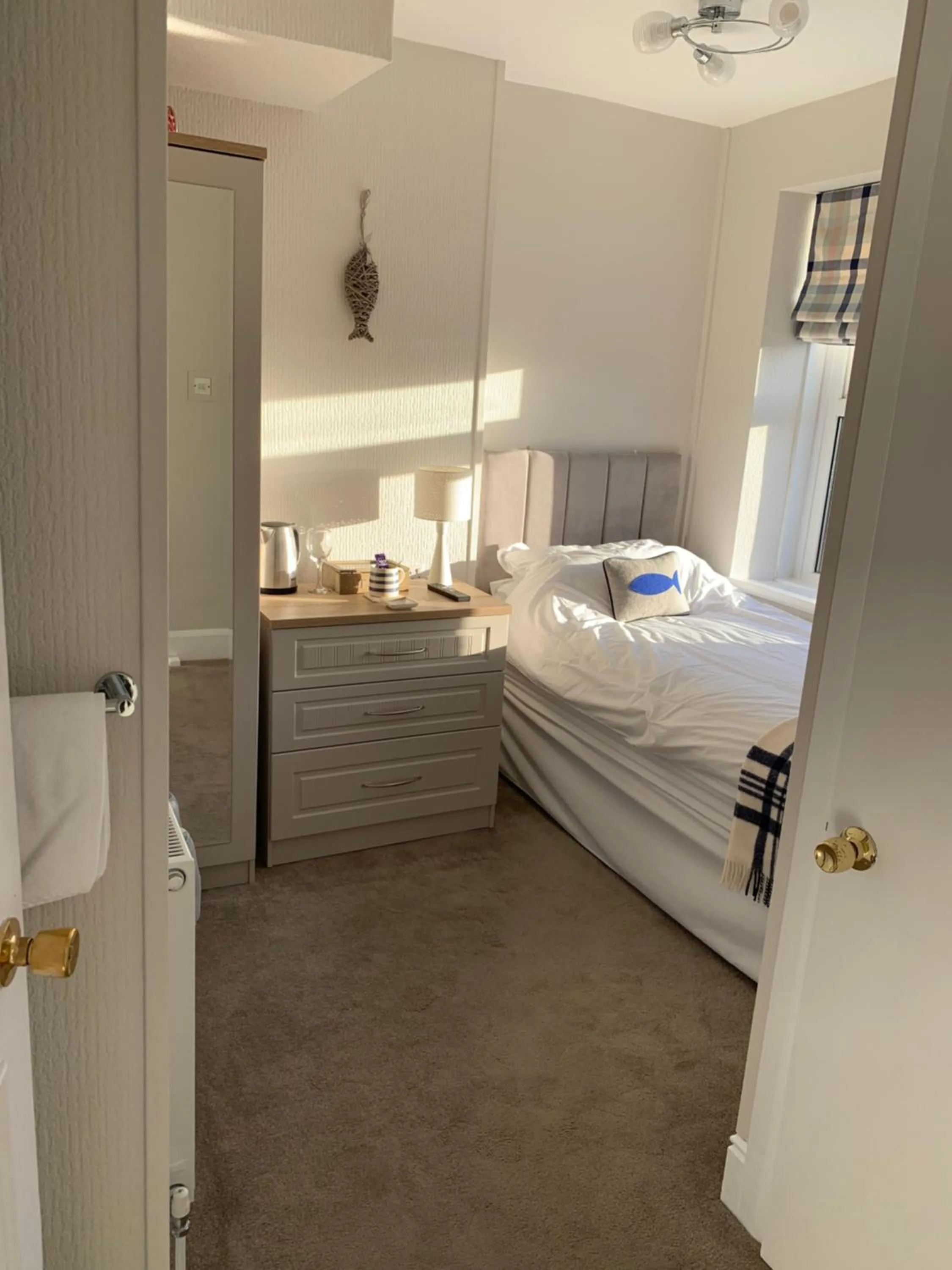 Photo of the whole room, Bed in Sunrise Guest House