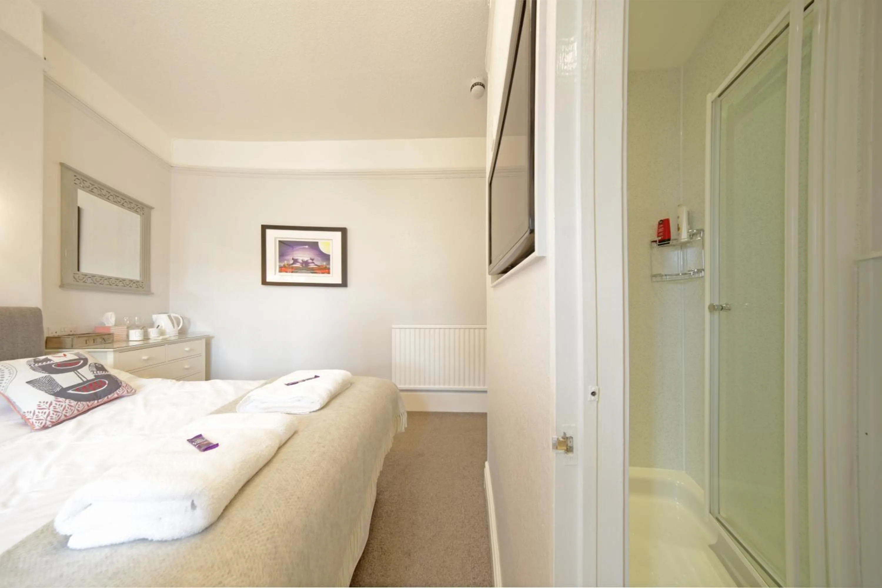 Bedroom, Bed in Sunrise Guest House