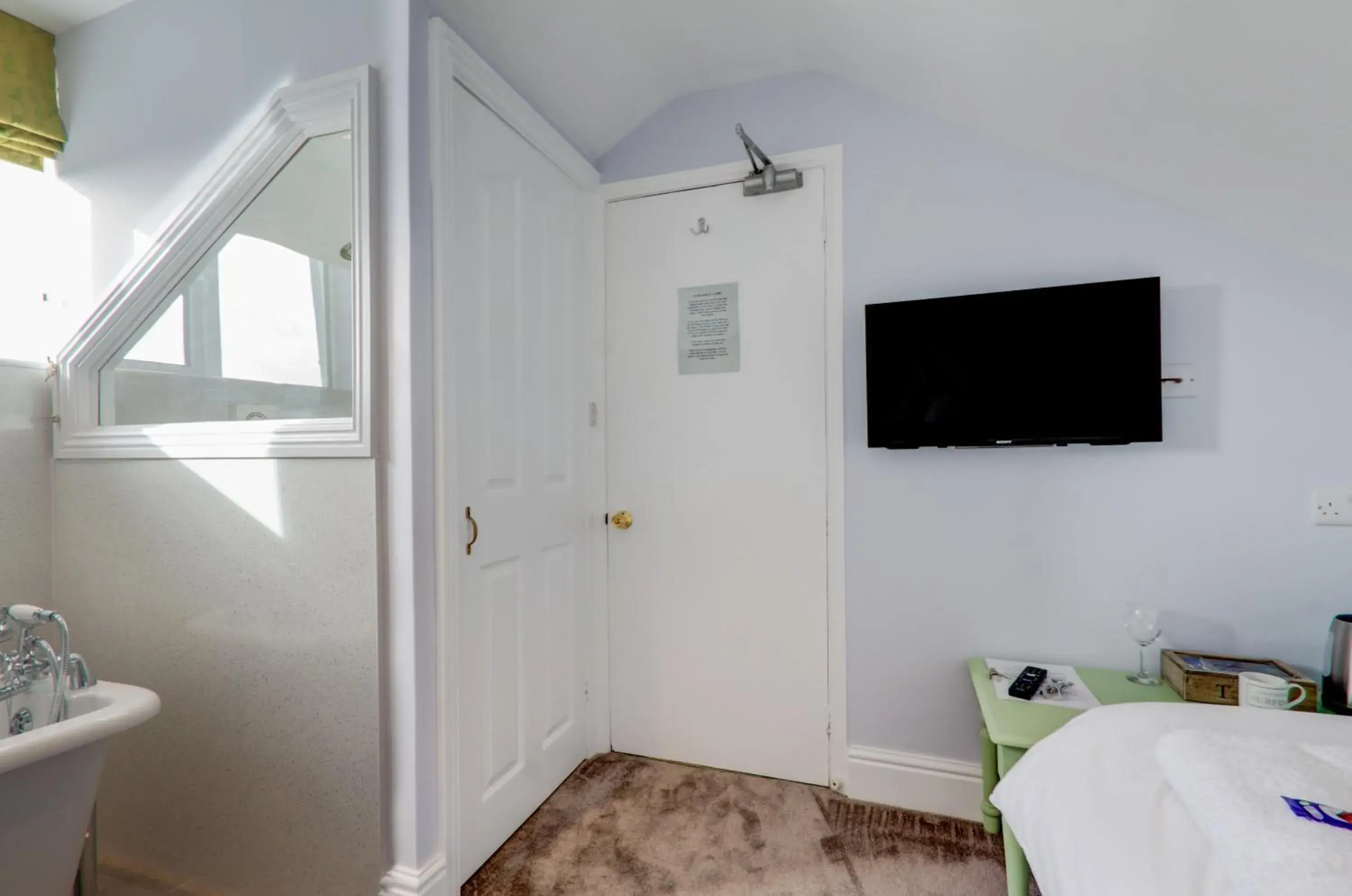 Single Room with Bath in Sunrise Guest House Single Room with Bath in Sunrise Guest House