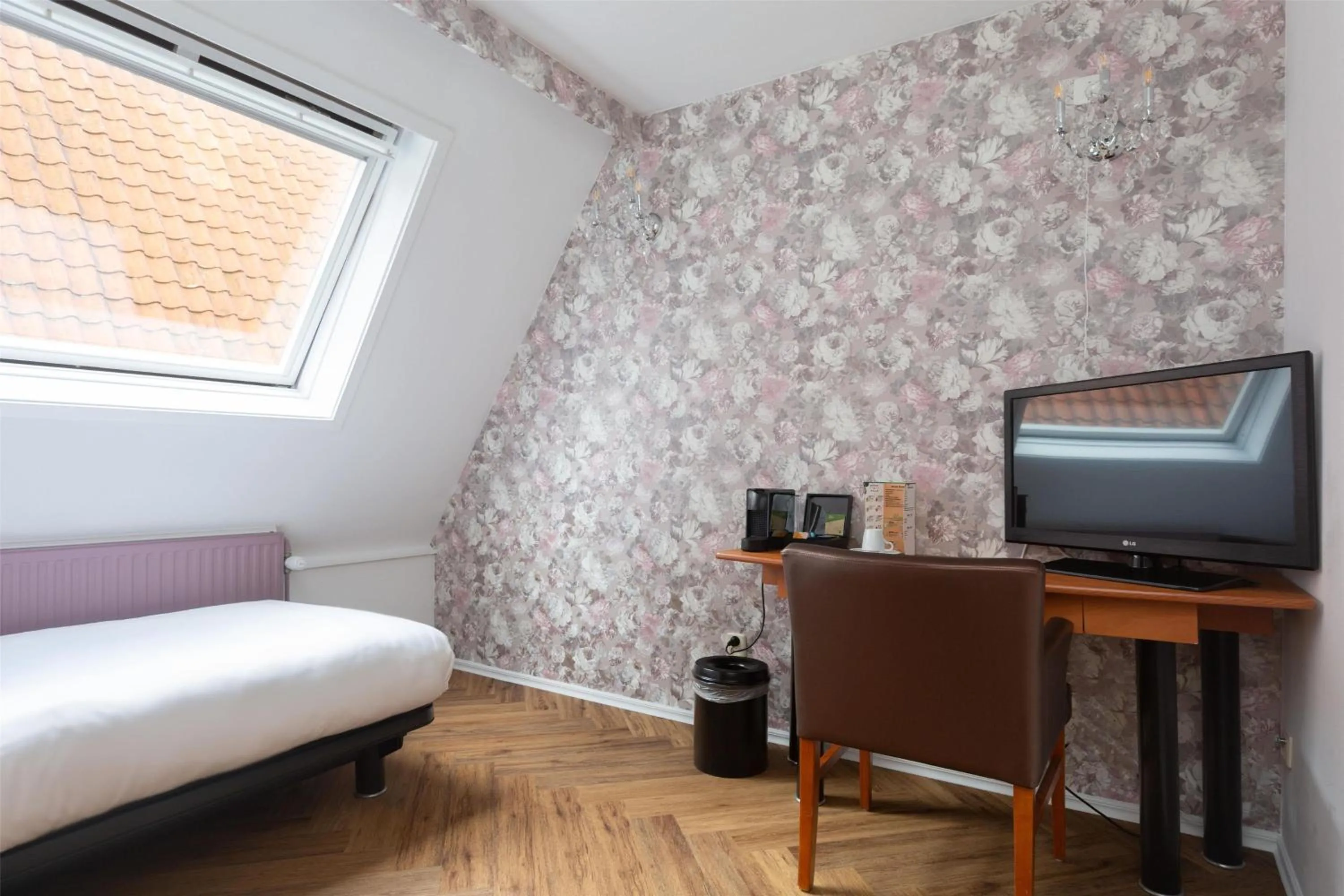 Bedroom, Bed in Grand Museum Hotel, BW Signature Collection