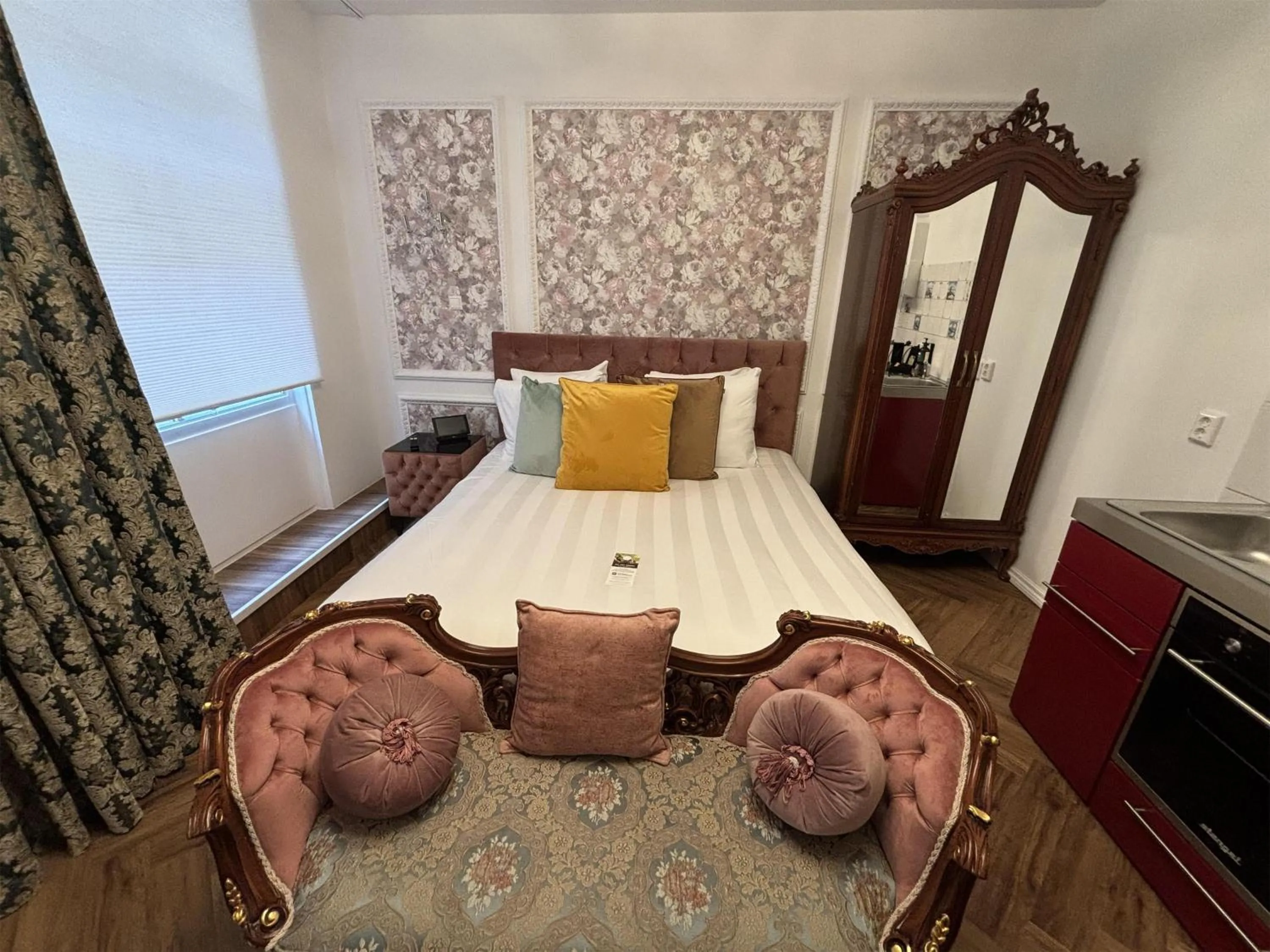 Bedroom, Bed in Grand Museum Hotel, BW Signature Collection