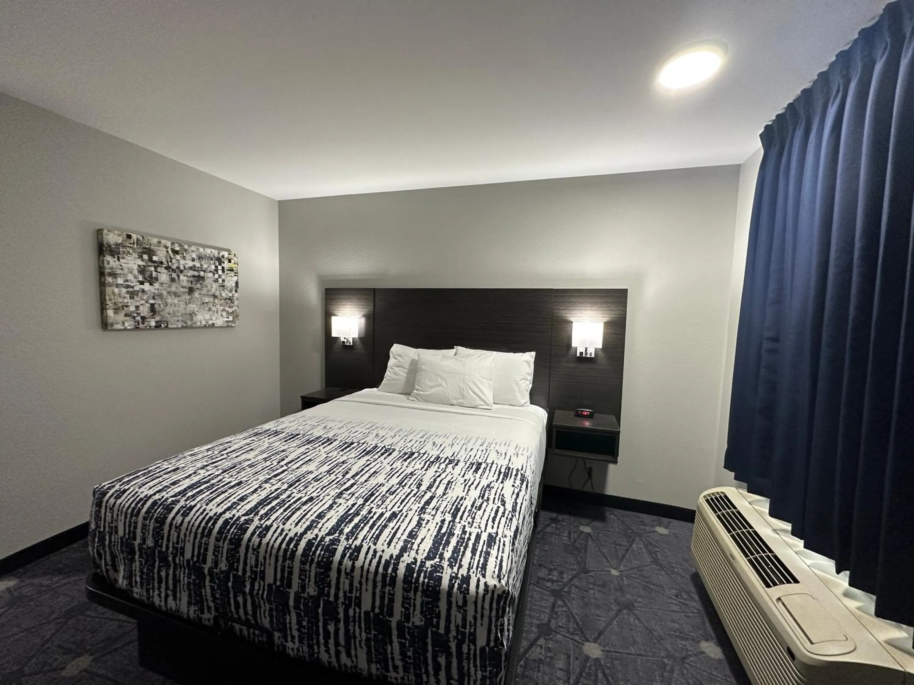 Bed in Budget Inn Muskogee