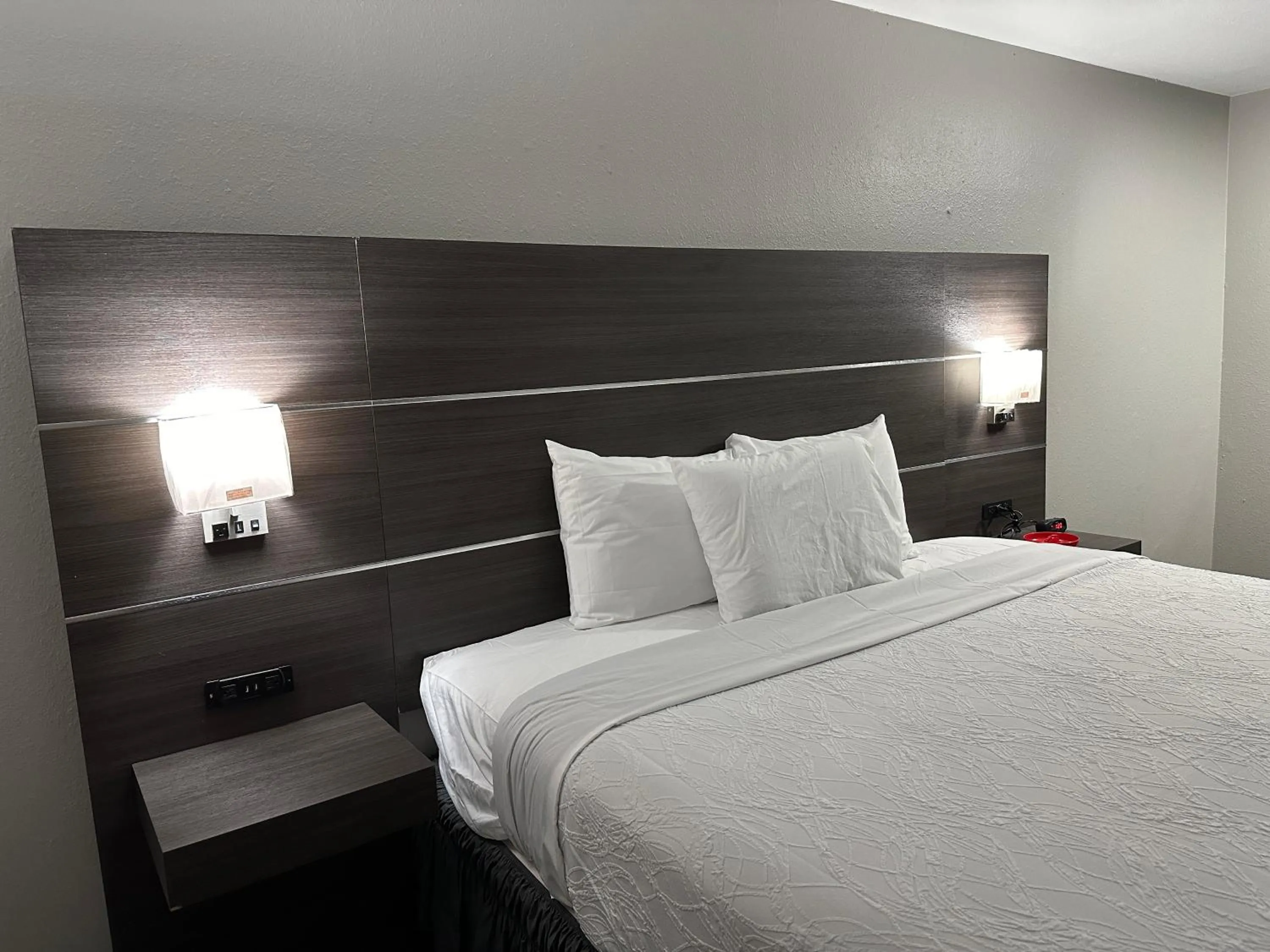 Bed in Budget Inn Muskogee