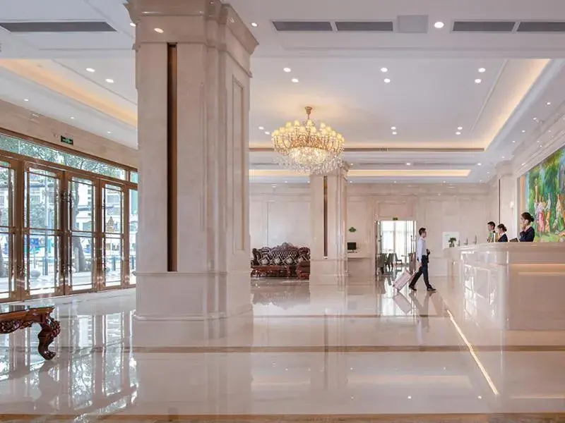 Vienna International Hotel South Gate of Shenzhen International Convention and Exhibition Center Vienna International Hotel South Gate of Shenzhen International Convention and Exhibition Center