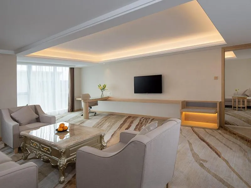 Vienna International Hotel South Gate of Shenzhen International Convention and Exhibition Center