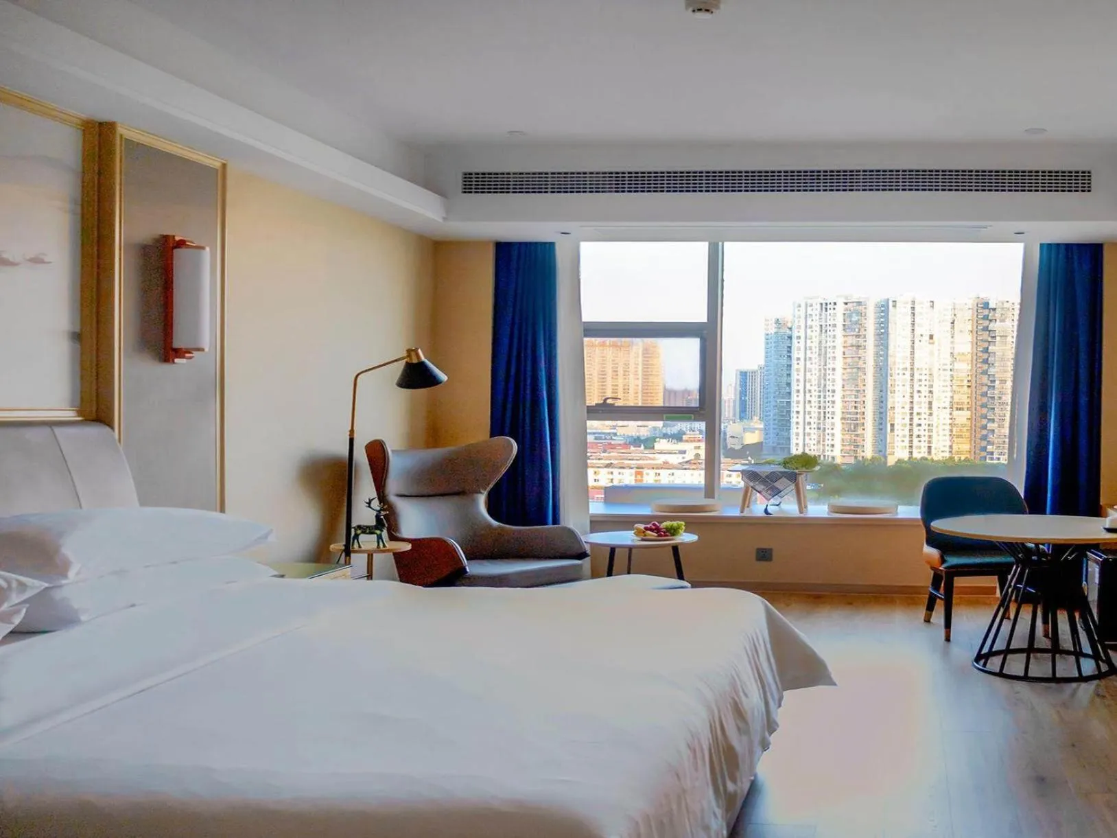 Bed in Vienna International Hotel Jiangsu Wuxi Jiangyin Sports Center