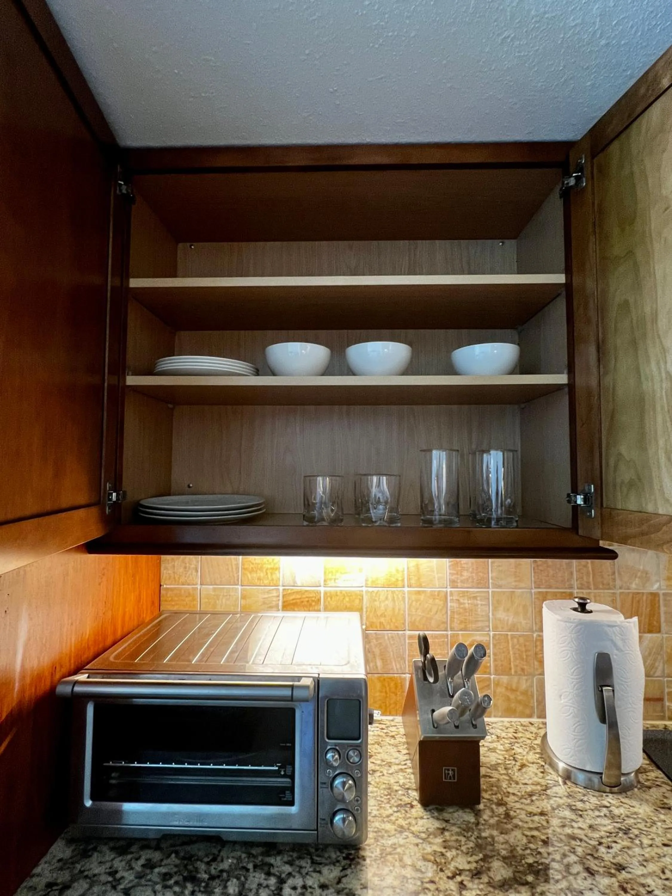 Kitchen or kitchenette in Luana Waikiki Park Views - no resort fees