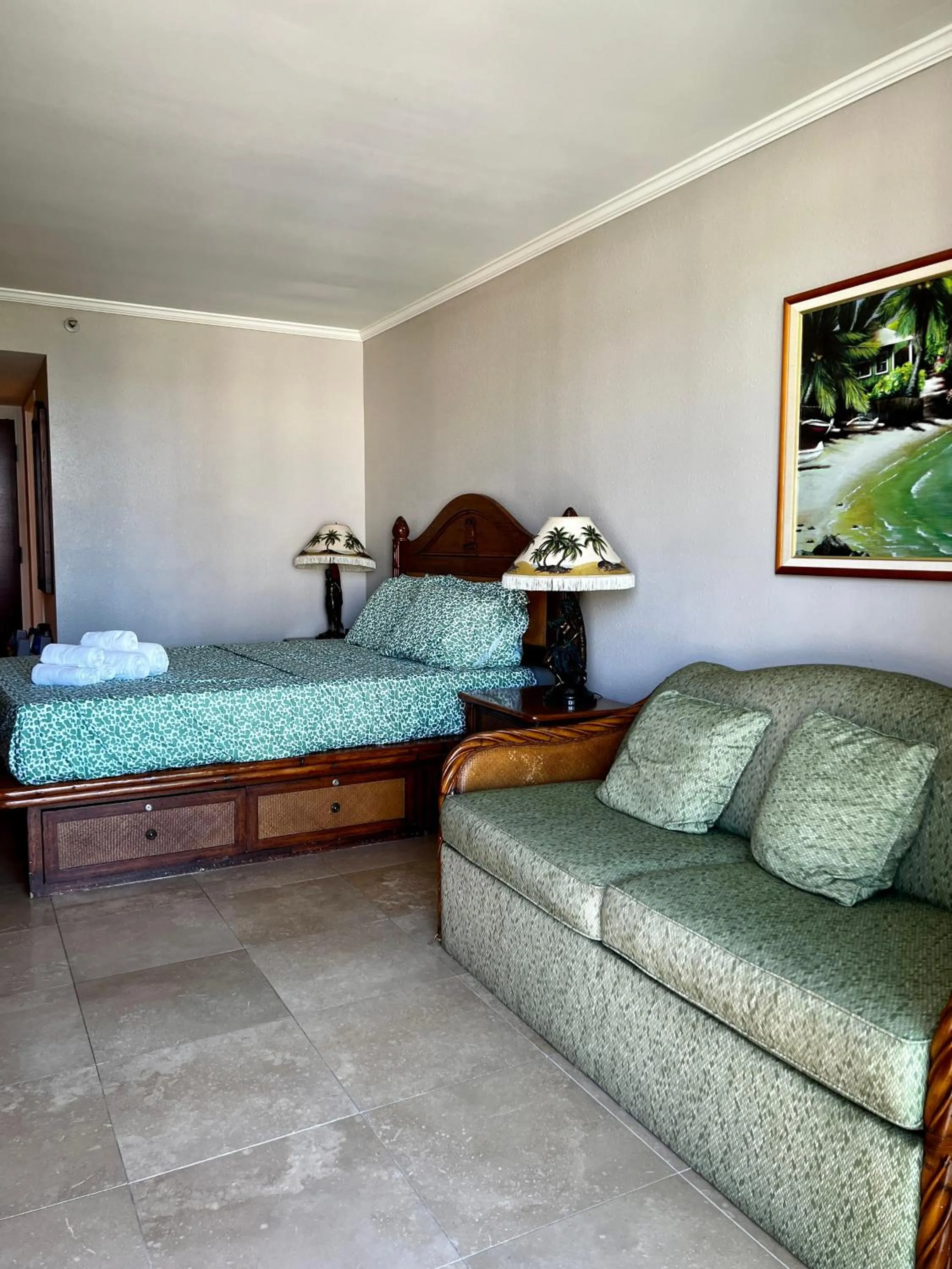 Living room, Bed in Luana Waikiki Park Views - no resort fees