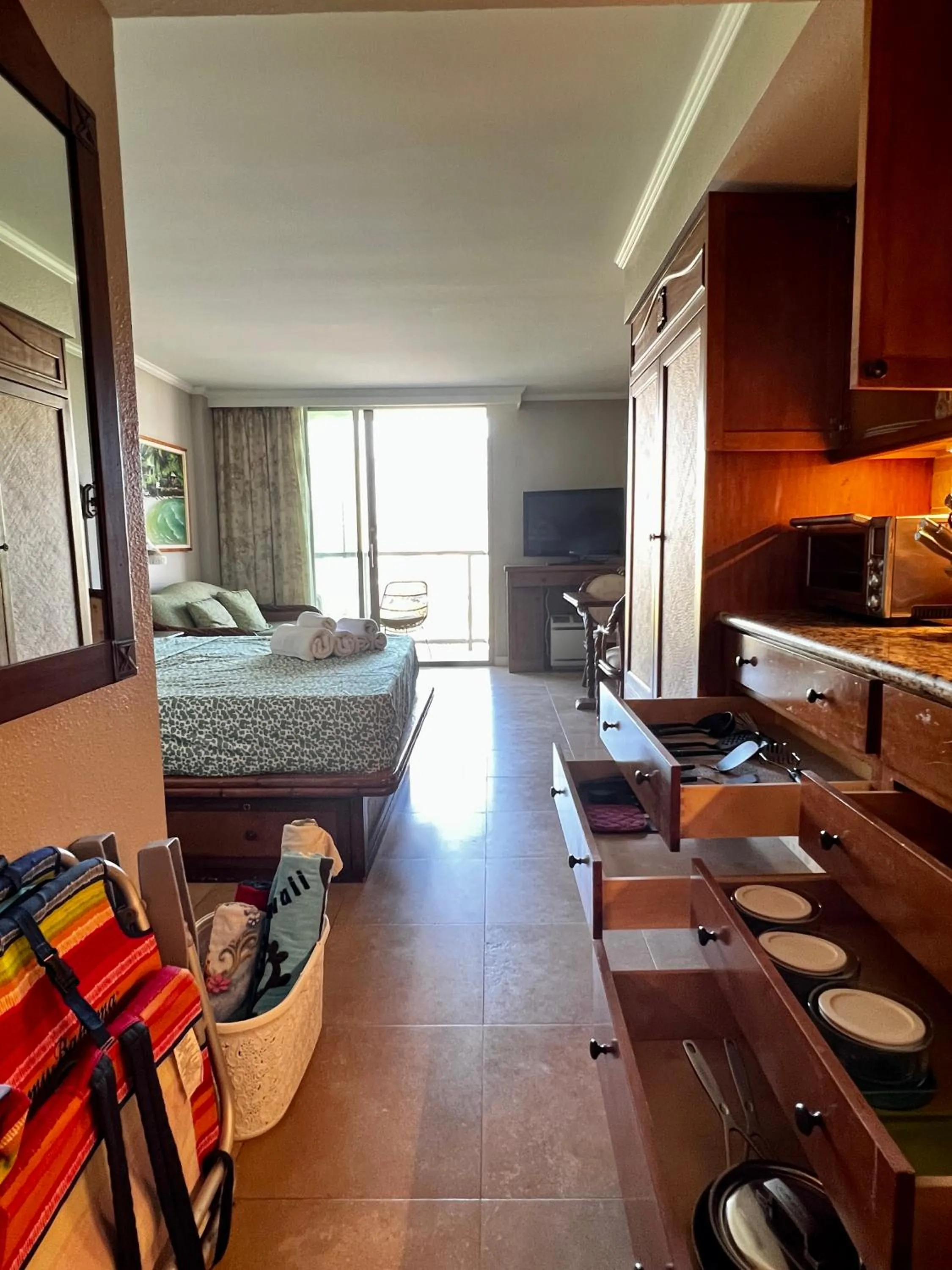 Photo of the whole room, Bed in Luana Waikiki Park Views - no resort fees