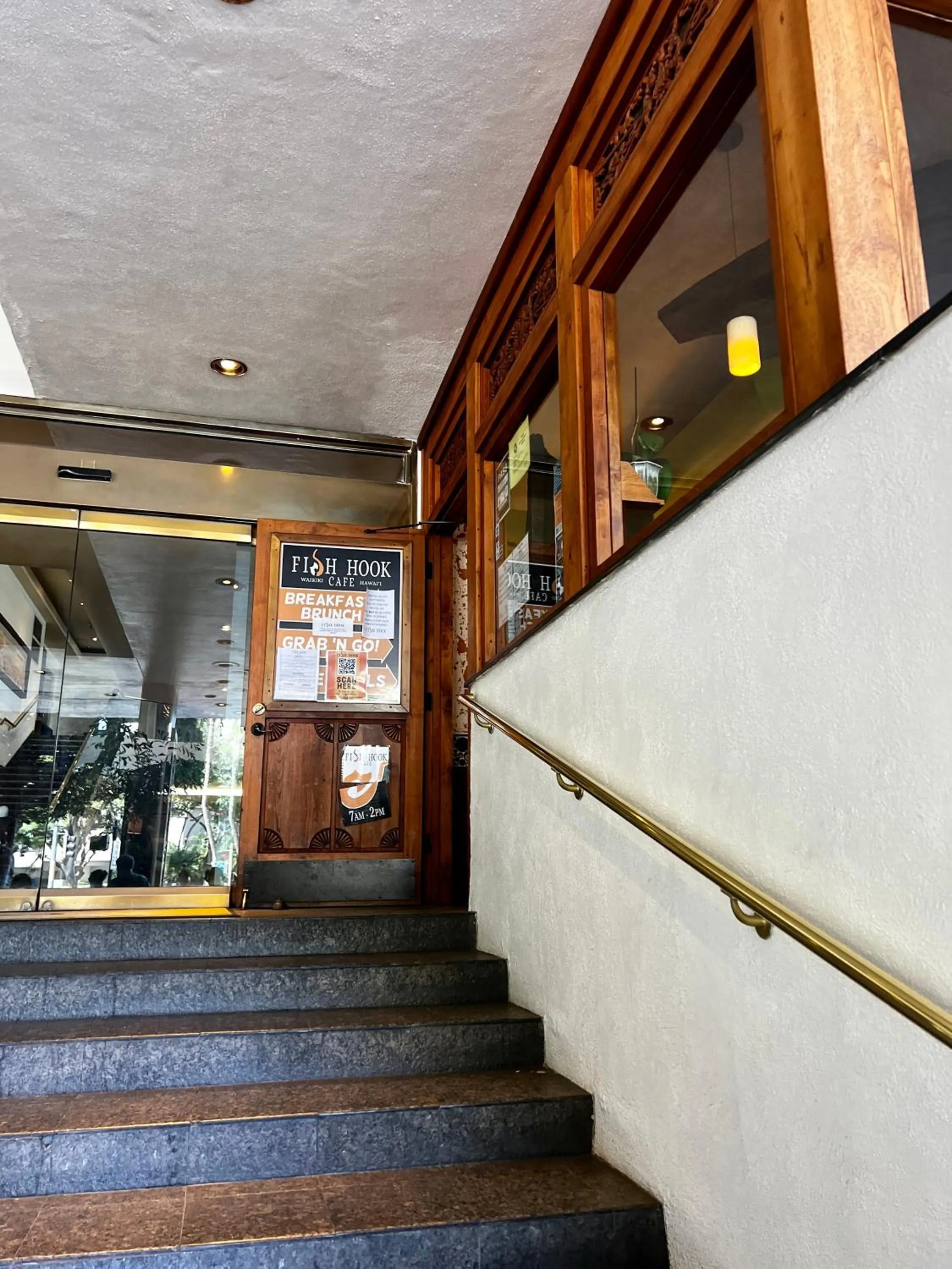 Facade/entrance in Luana Waikiki Park Views - no resort fees