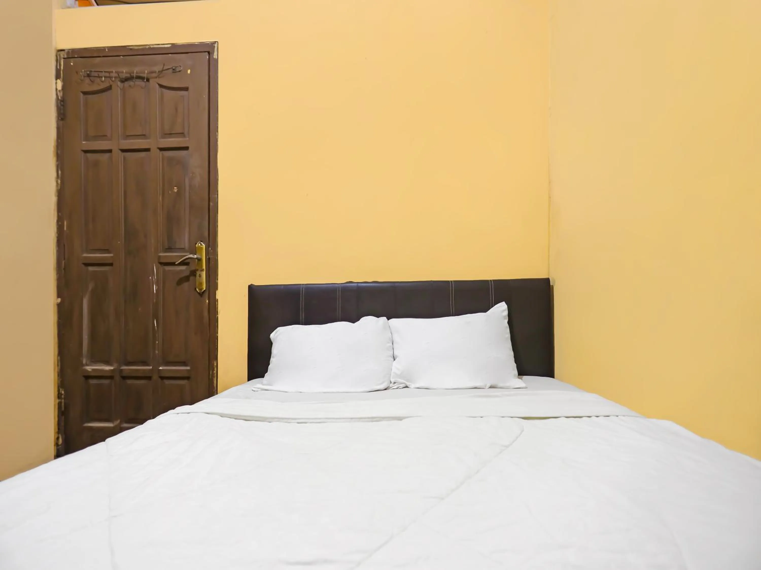 Bedroom, Bed in SPOT ON 92569 Anto Homestay SyariahNearPelabuhan Feri Harbor Bay