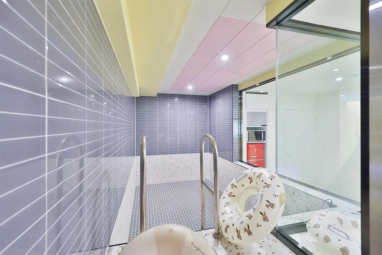 Swimming pool in Doan Kids Hotel Yangsan