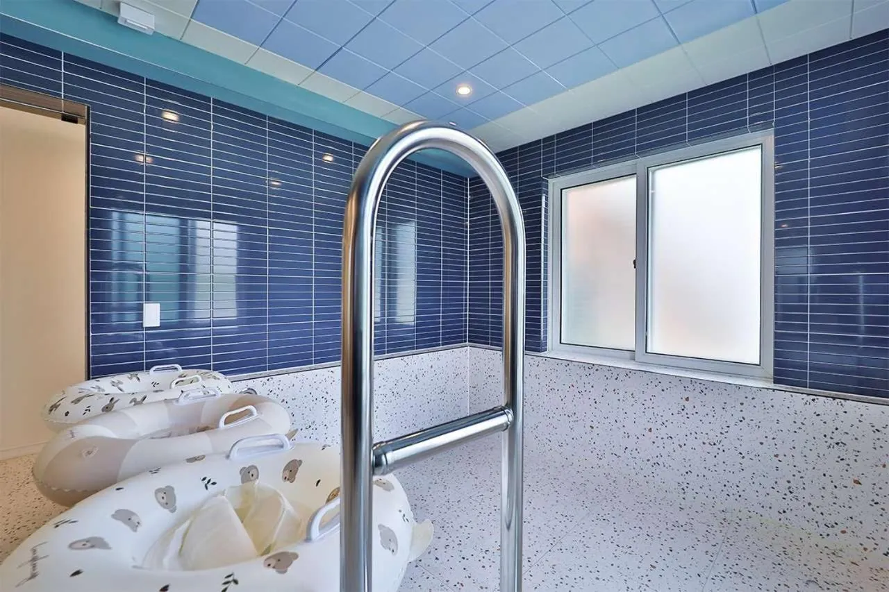 Swimming pool in Doan Kids Hotel Yangsan