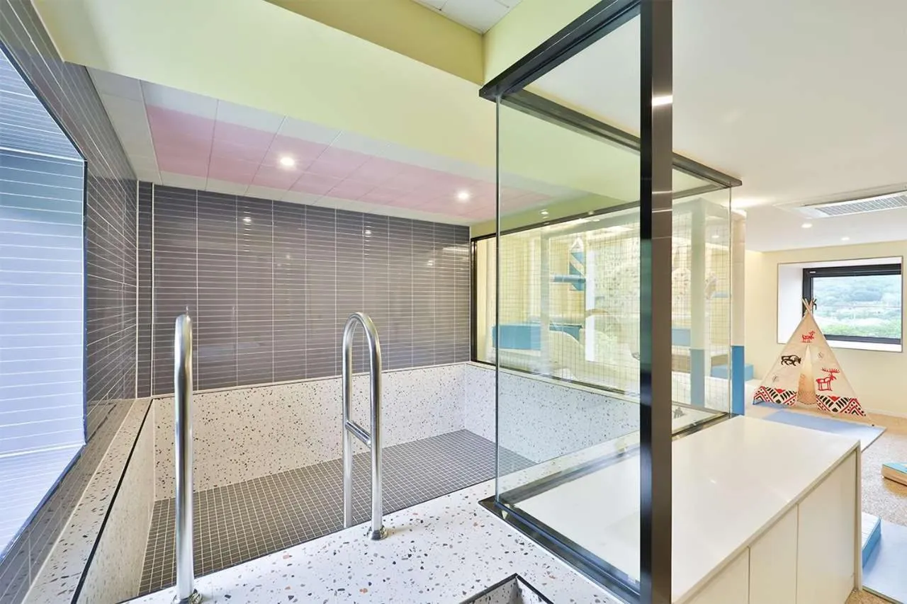 Swimming pool in Doan Kids Hotel Yangsan