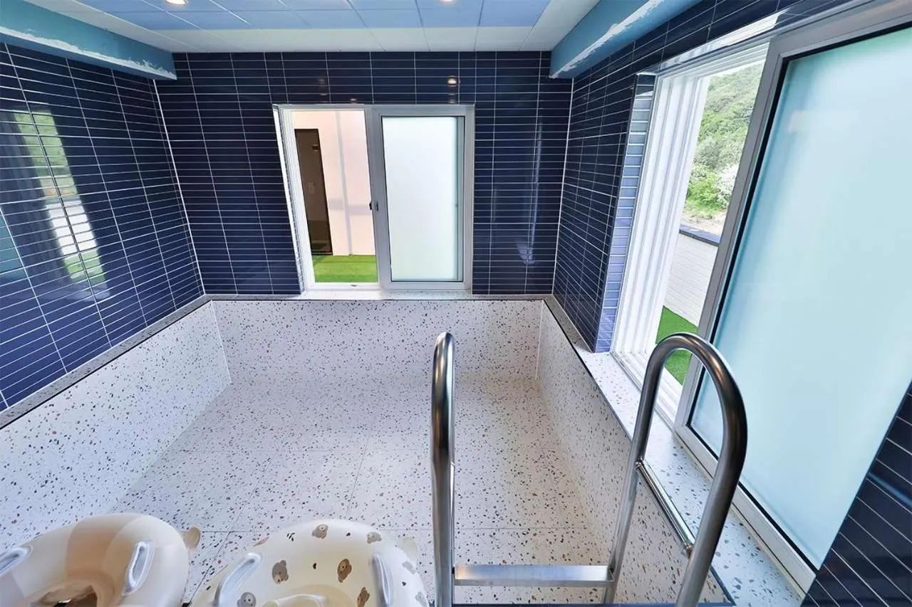 Swimming pool in Doan Kids Hotel Yangsan