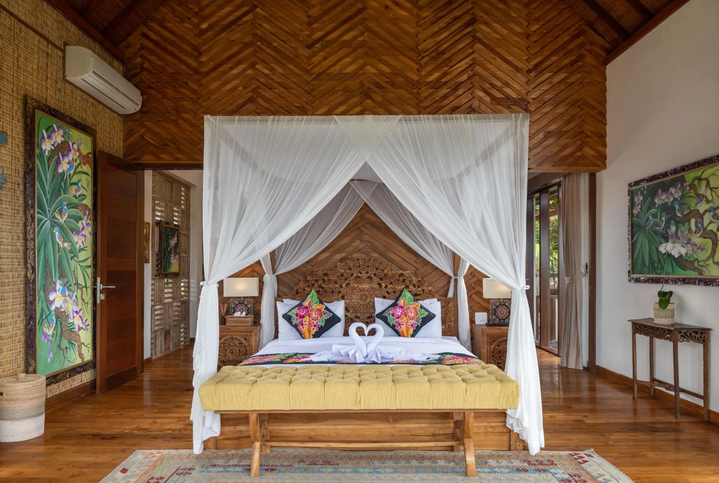 Photo of the whole room, Bed in Villa Lembah Damai
