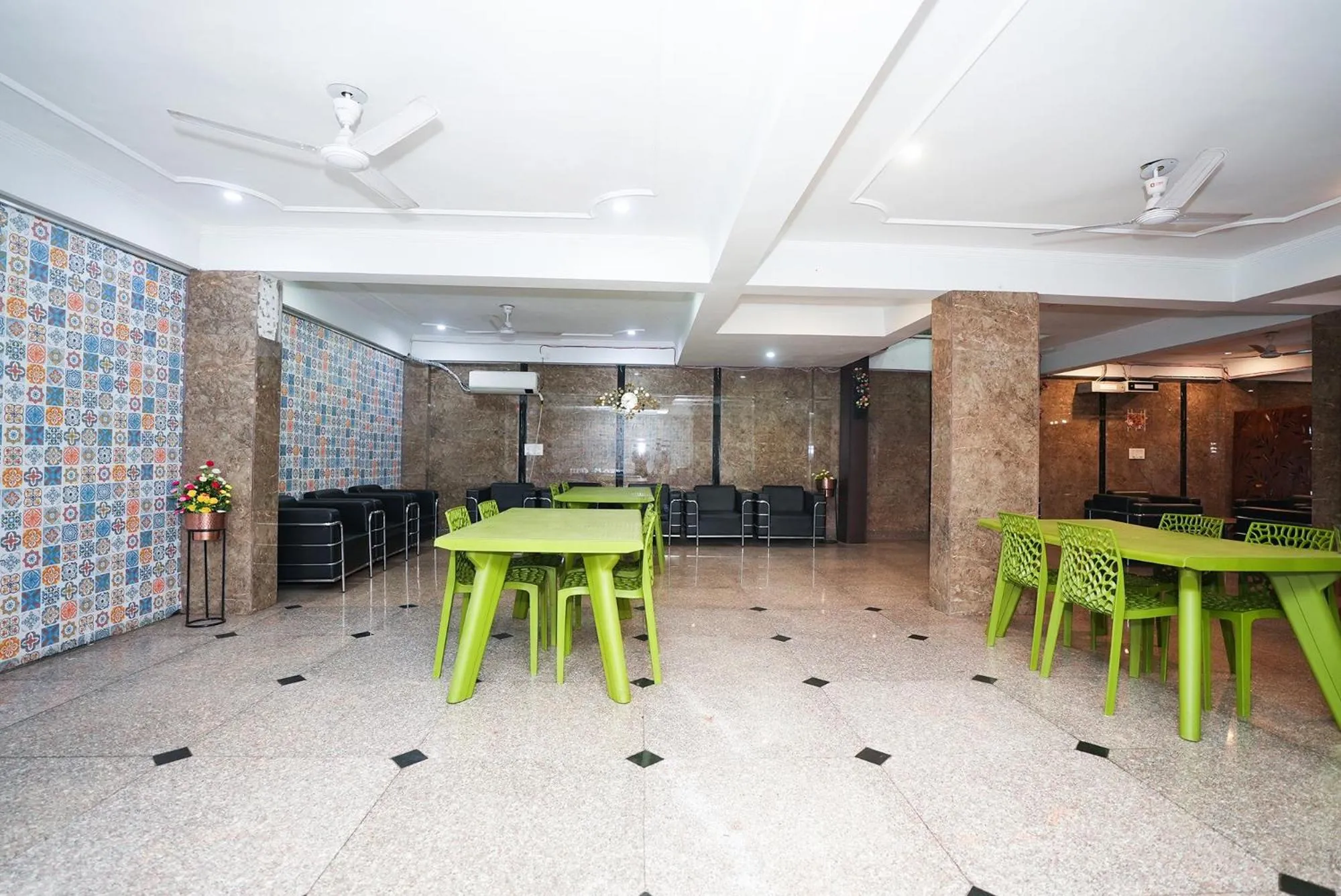 Restaurant/places to eat in FabHotel Tanvi Premium