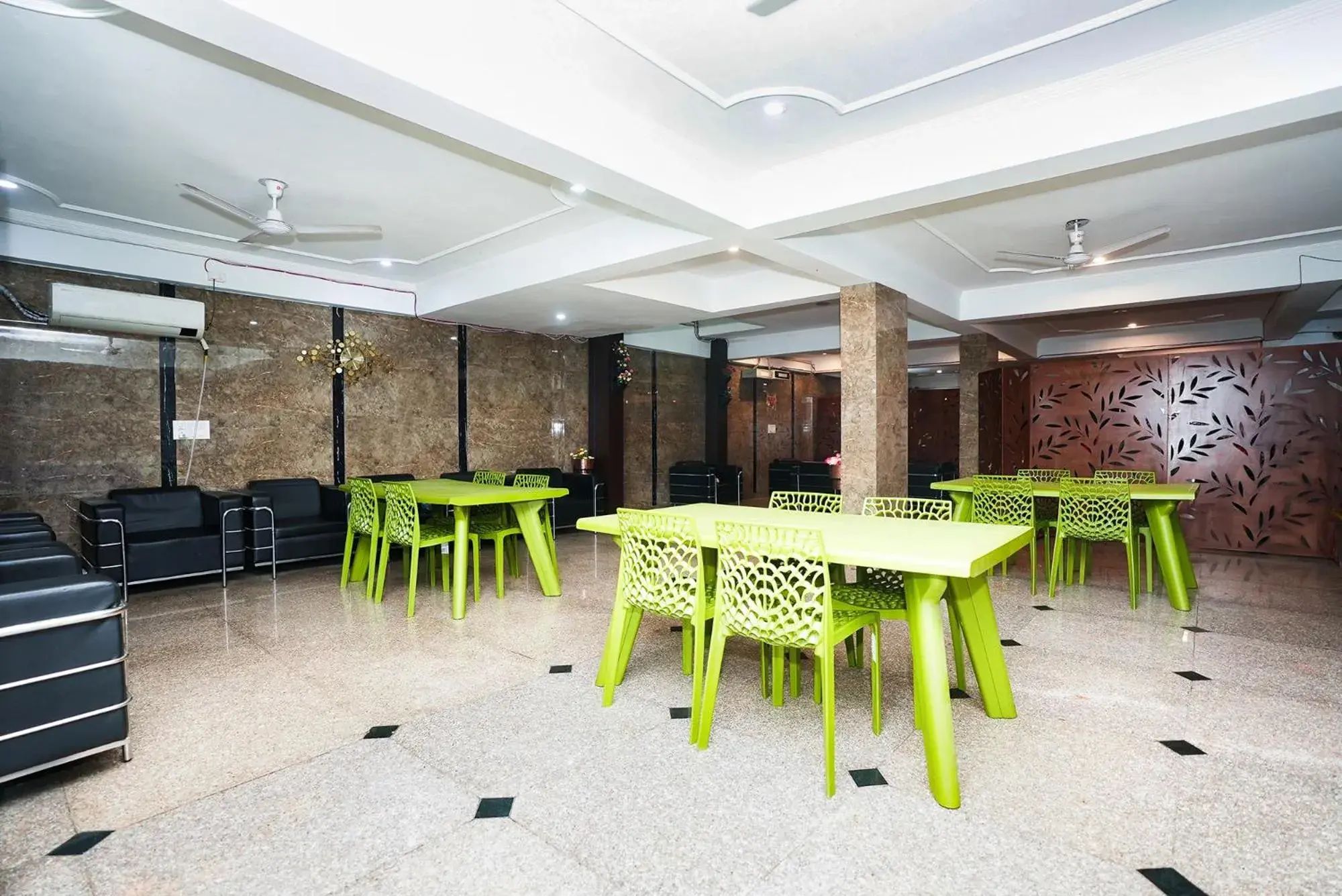 Restaurant/places to eat in FabHotel Tanvi Premium Restaurant/places to eat in FabHotel Tanvi Premium