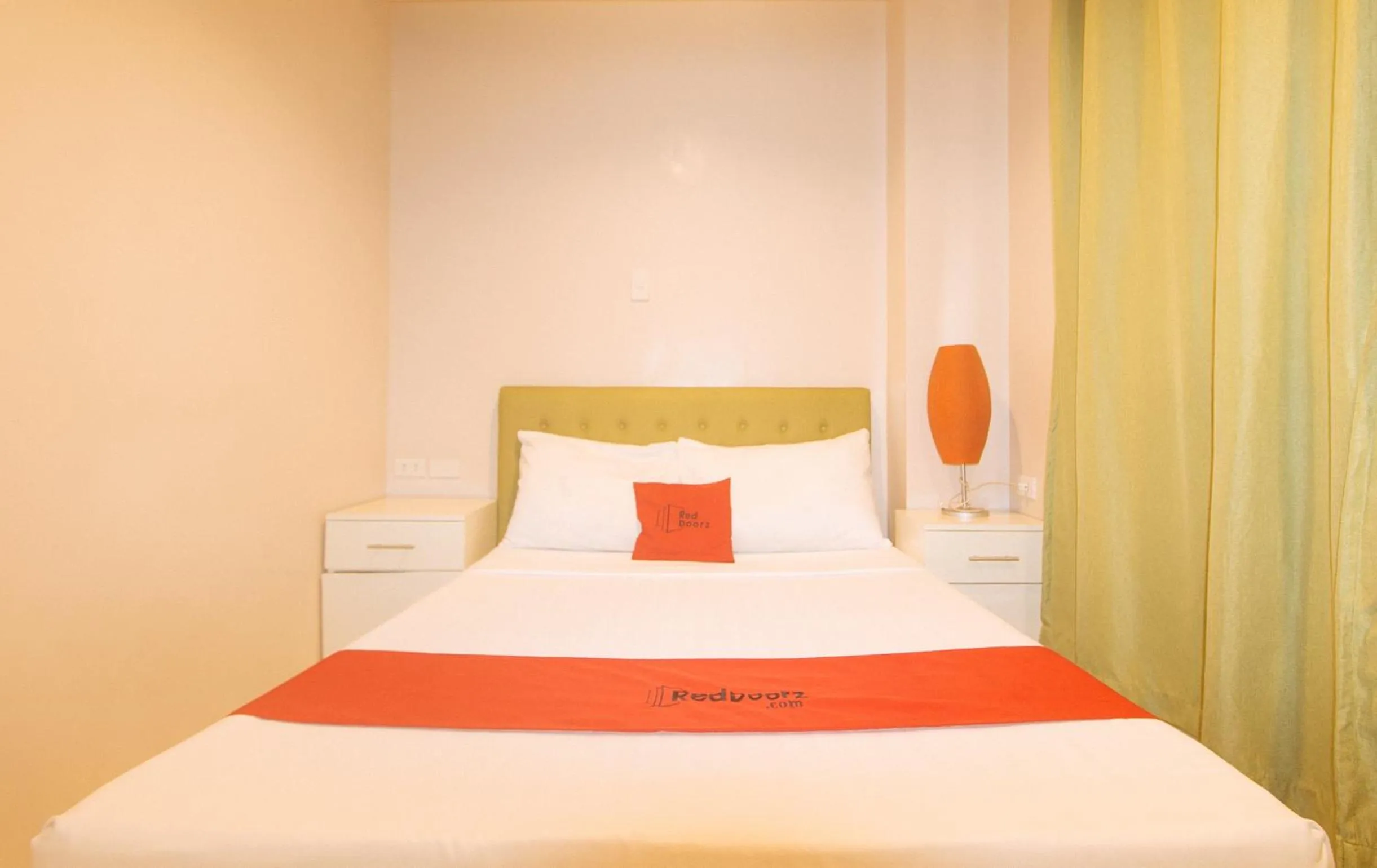 Bed in RedDoorz @ Benelio Suites Pavia Iloilo