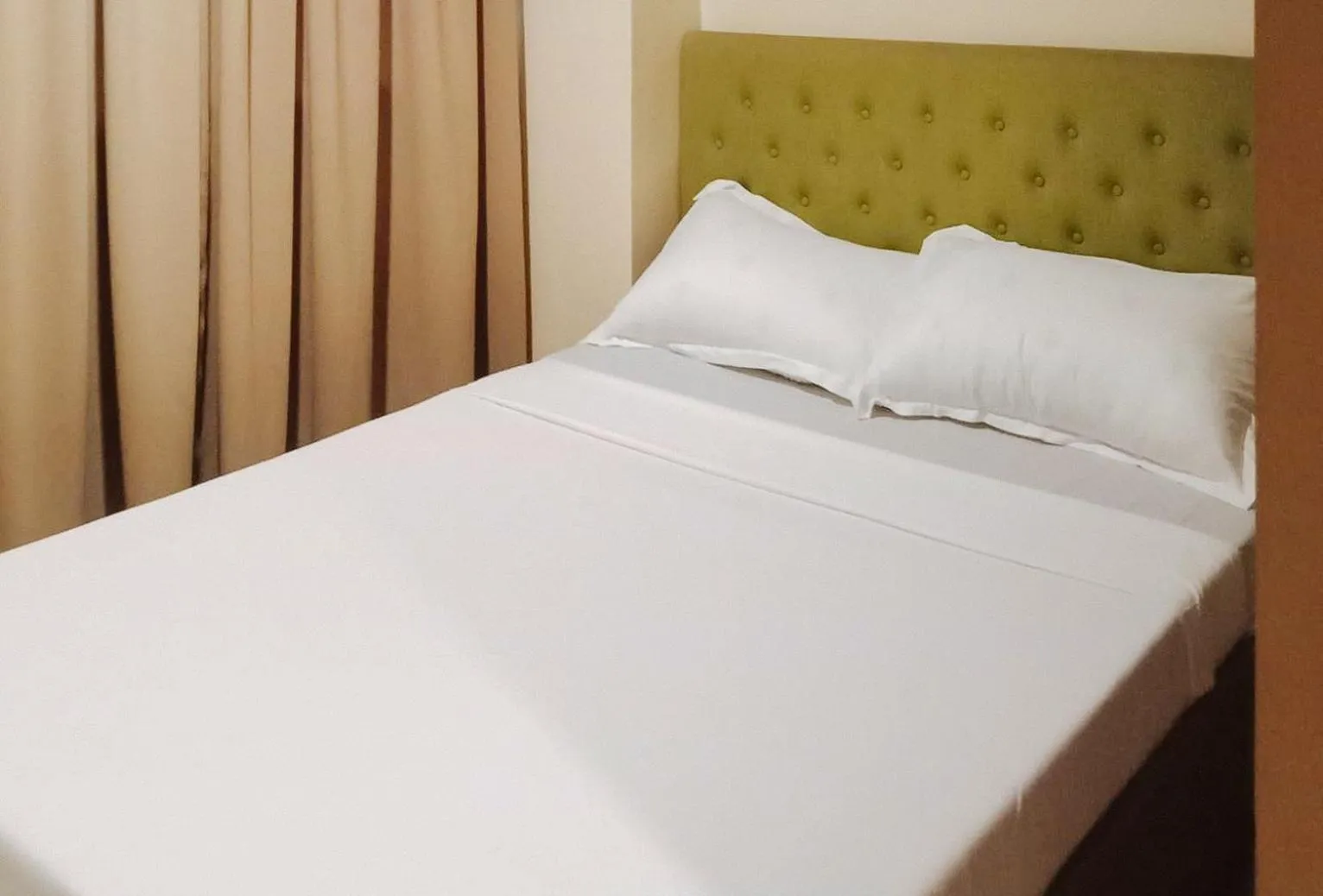 Deluxe Room in RedDoorz @ Benelio Suites Pavia Iloilo