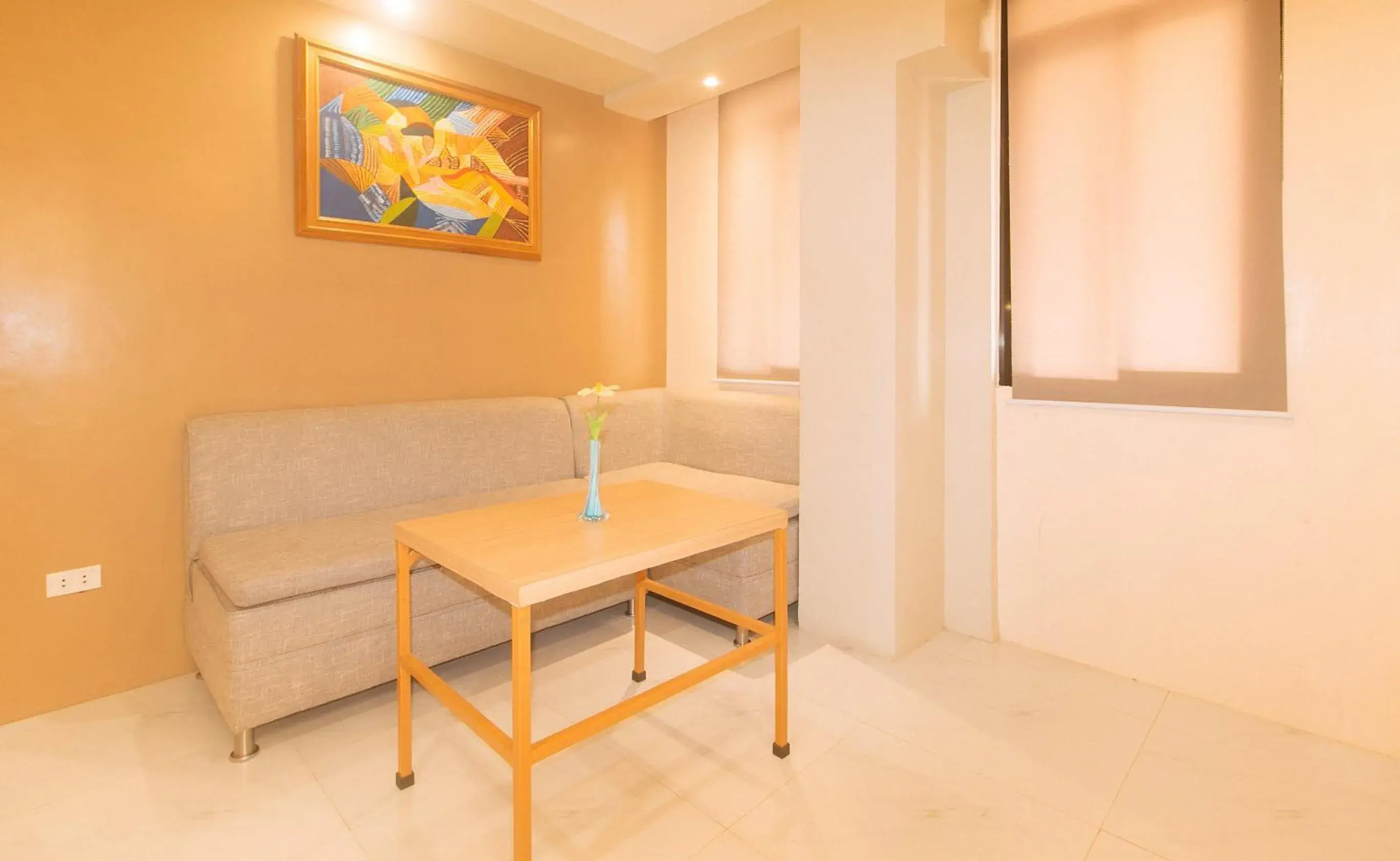 Seating area in RedDoorz @ Benelio Suites Pavia Iloilo Seating area in RedDoorz @ Benelio Suites Pavia Iloilo