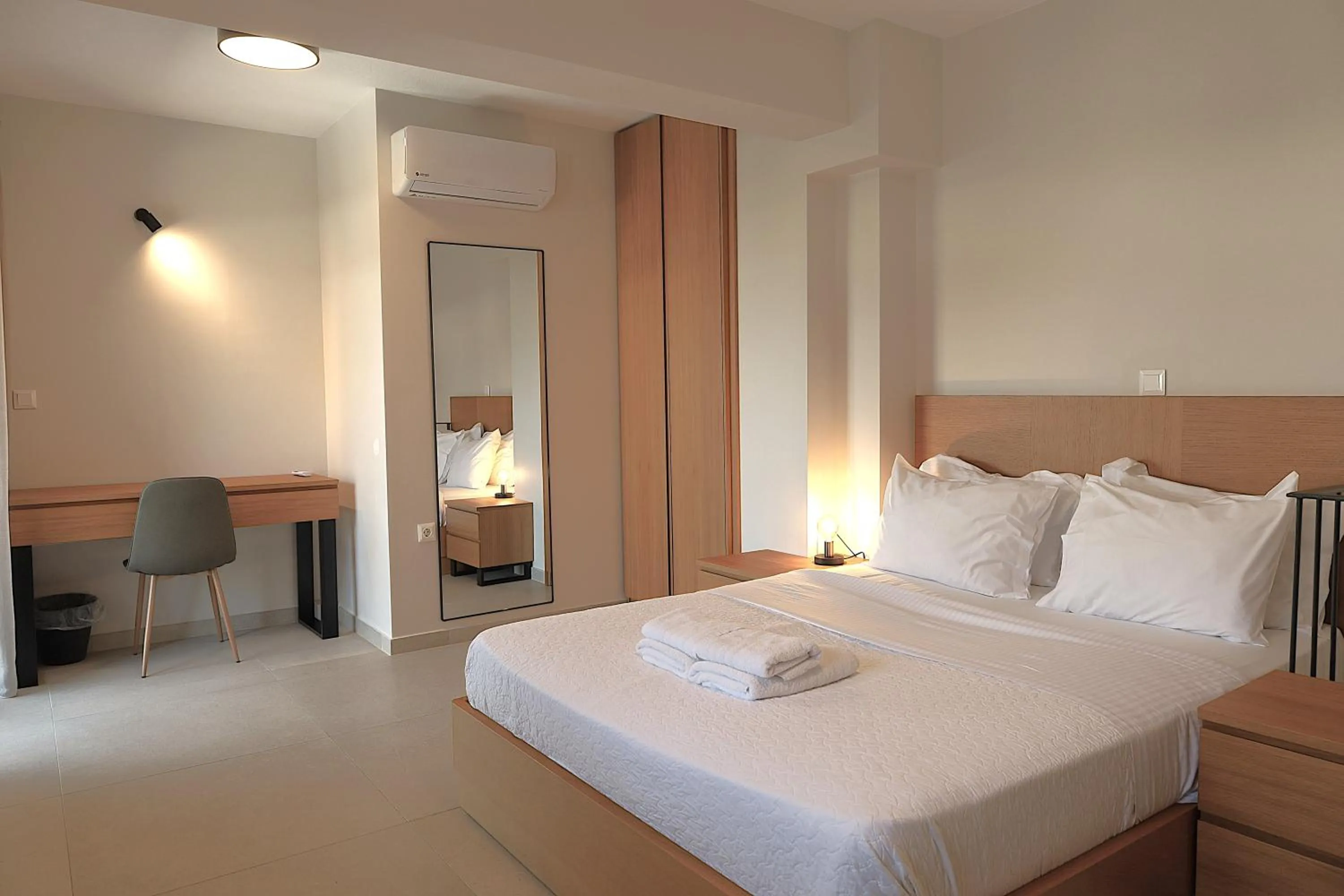 Bedroom, Bed in Toumba apartments