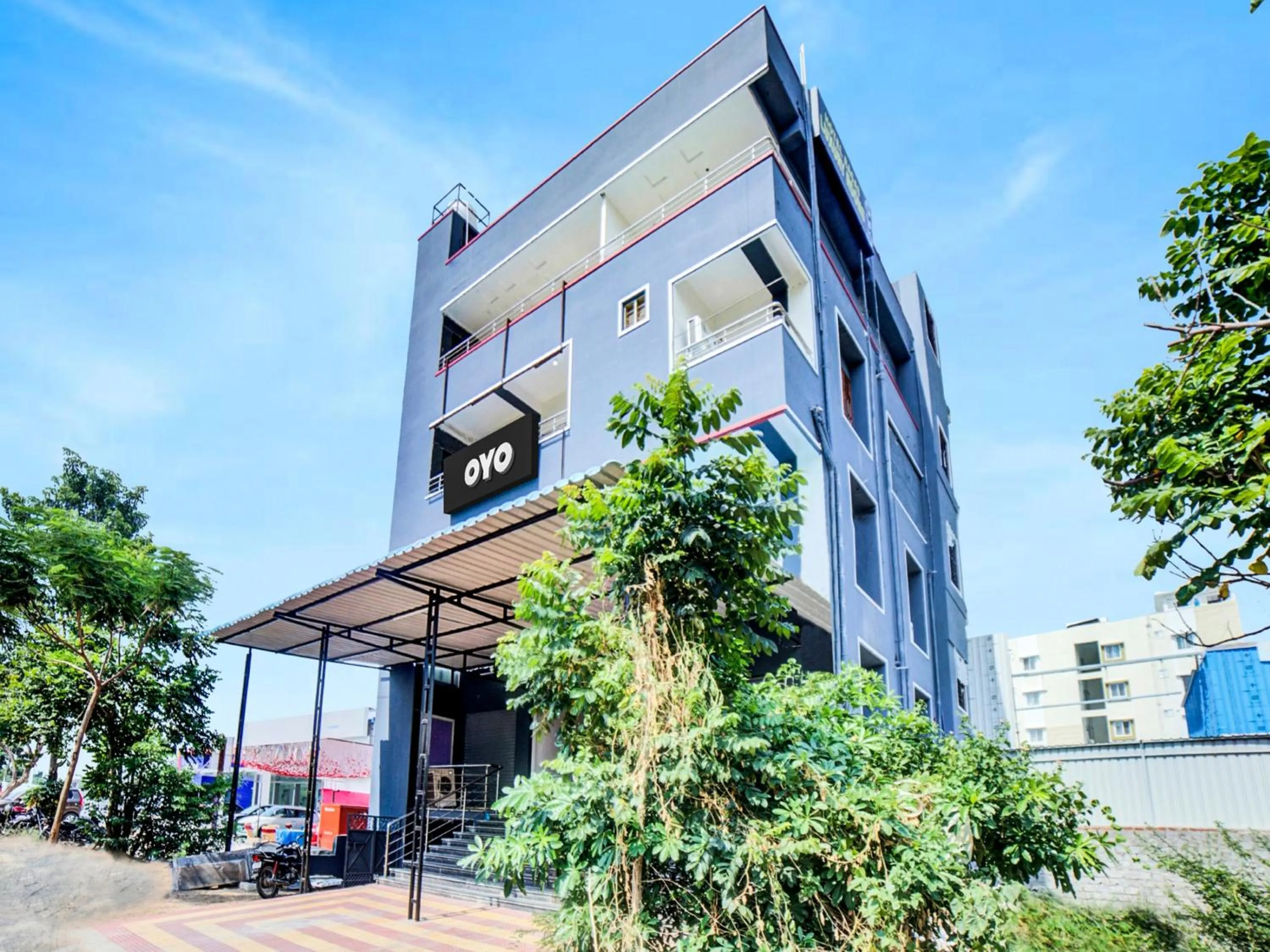 Facade/entrance in Hotel O Ragas