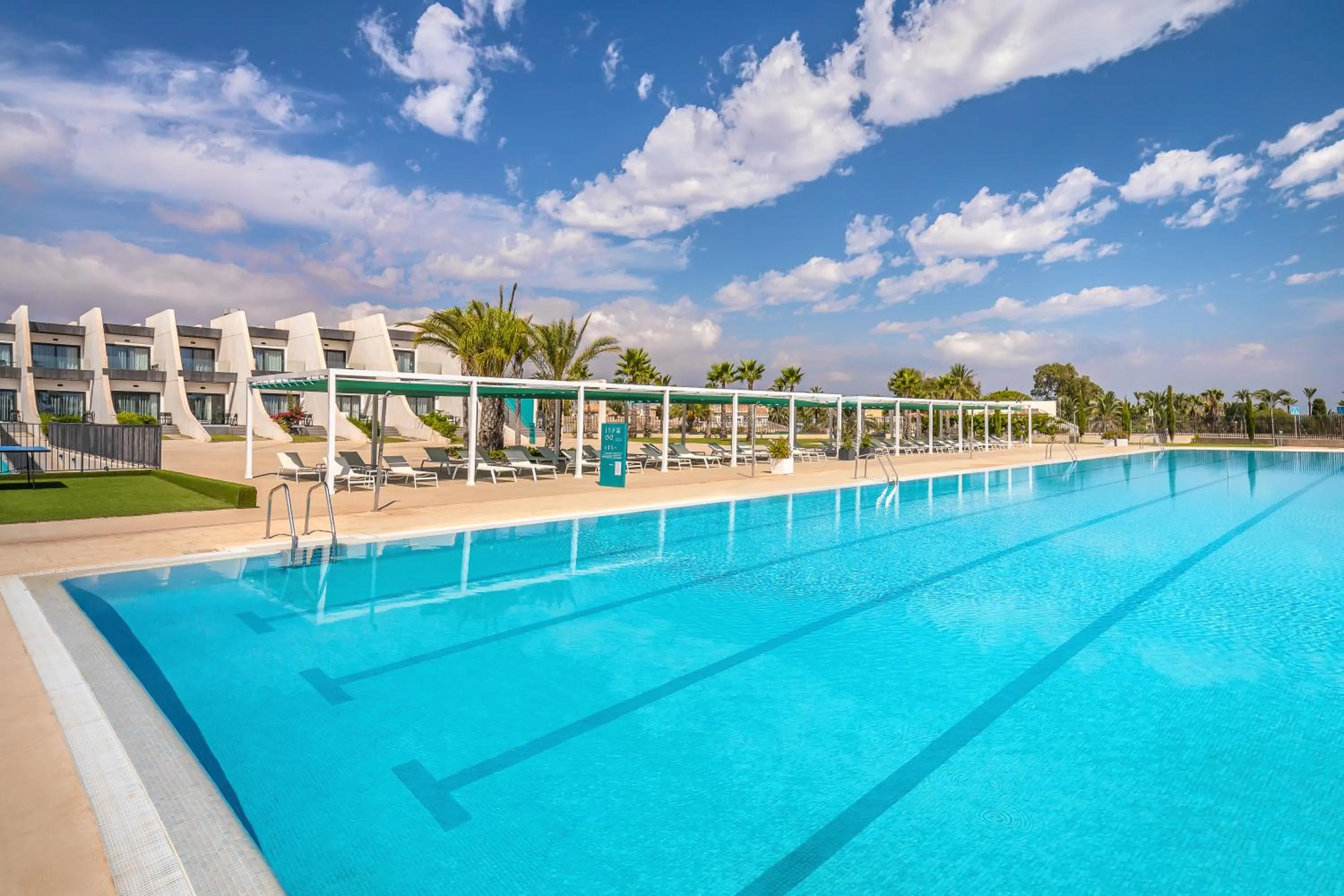 Swimming pool in Occidental Mar Menor