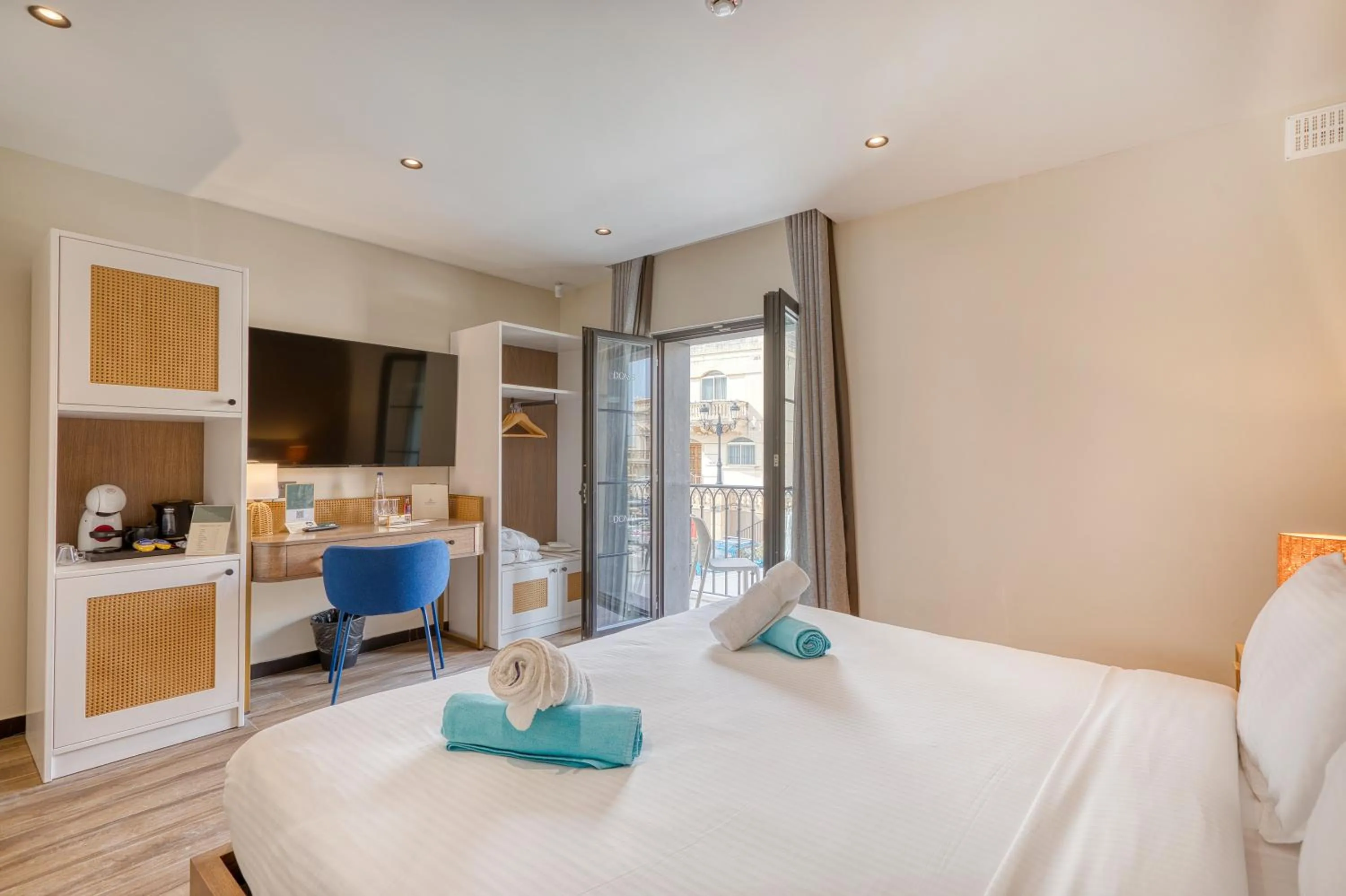 Photo of the whole room, Bed in DOMS Boutique Living