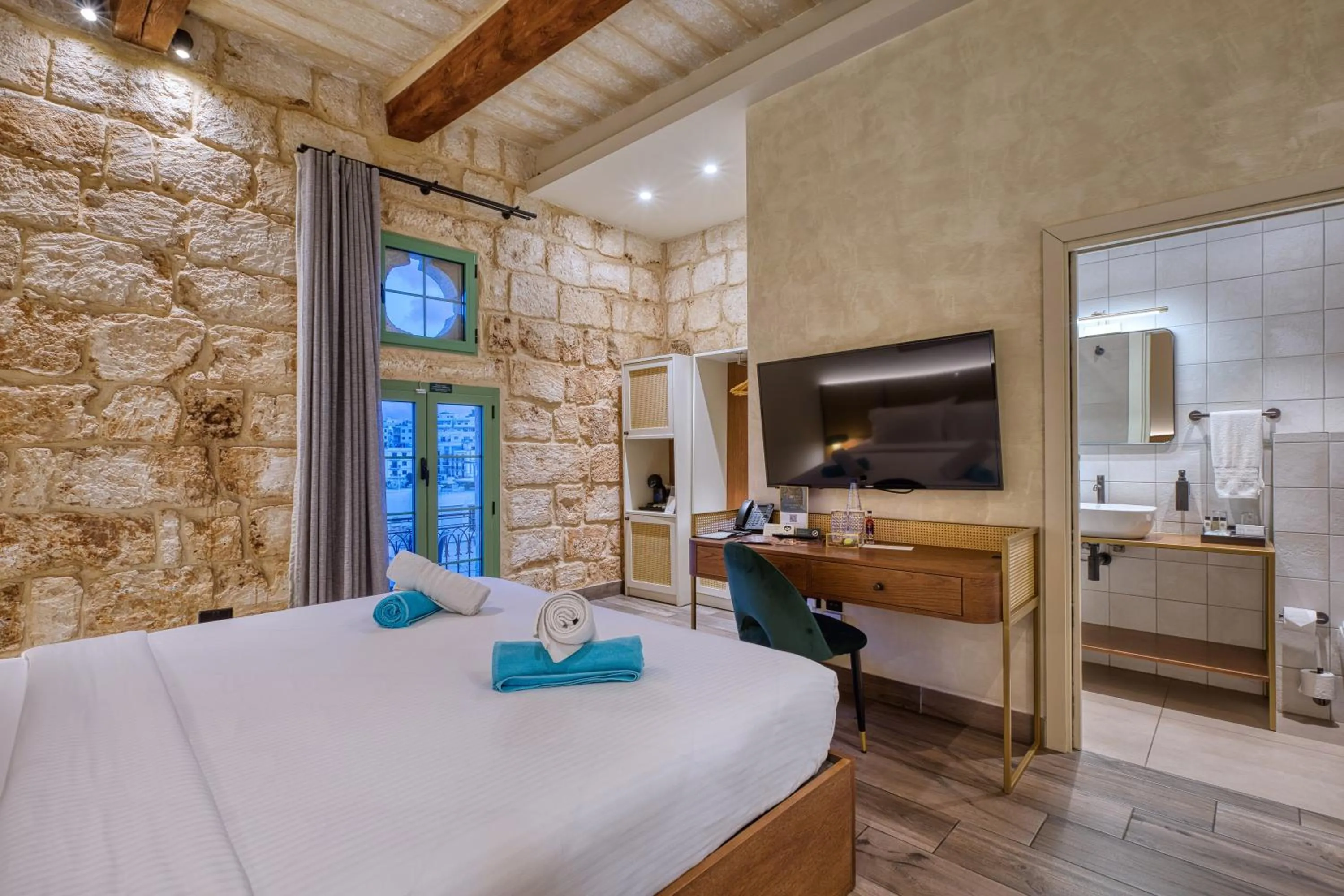 Photo of the whole room, Bed in DOMS Boutique Living