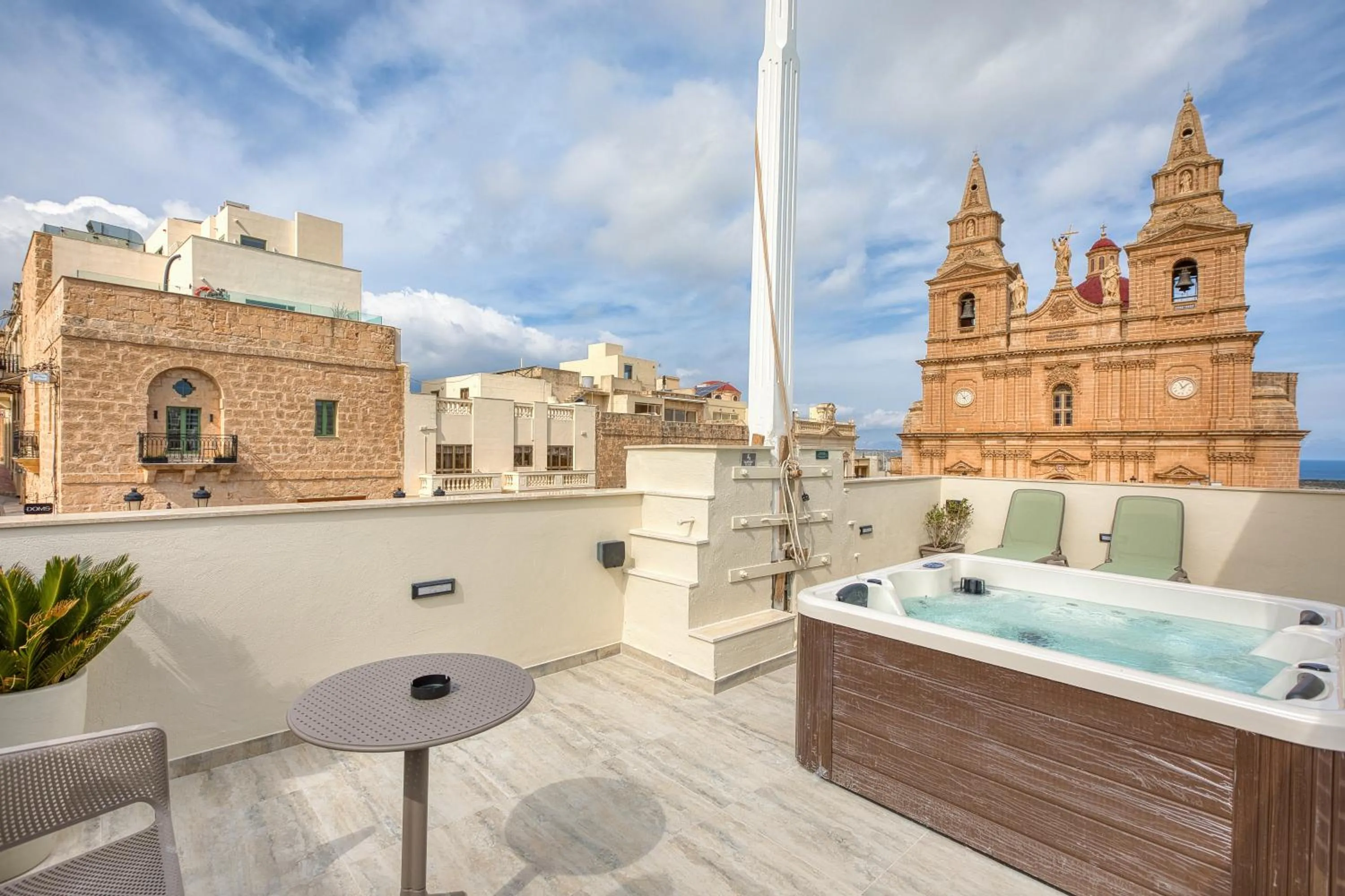 Hot Tub in DOMS Boutique Living