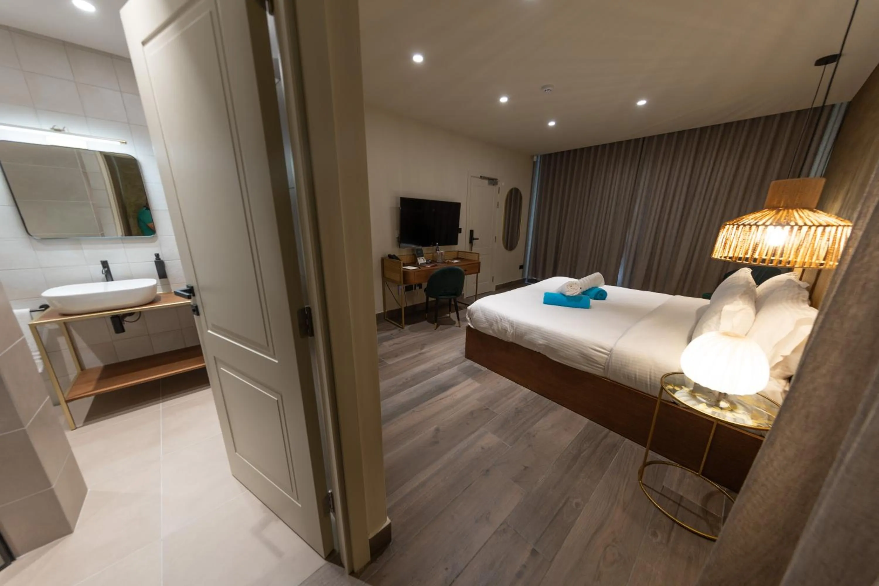 Photo of the whole room, Bed in DOMS Boutique Living