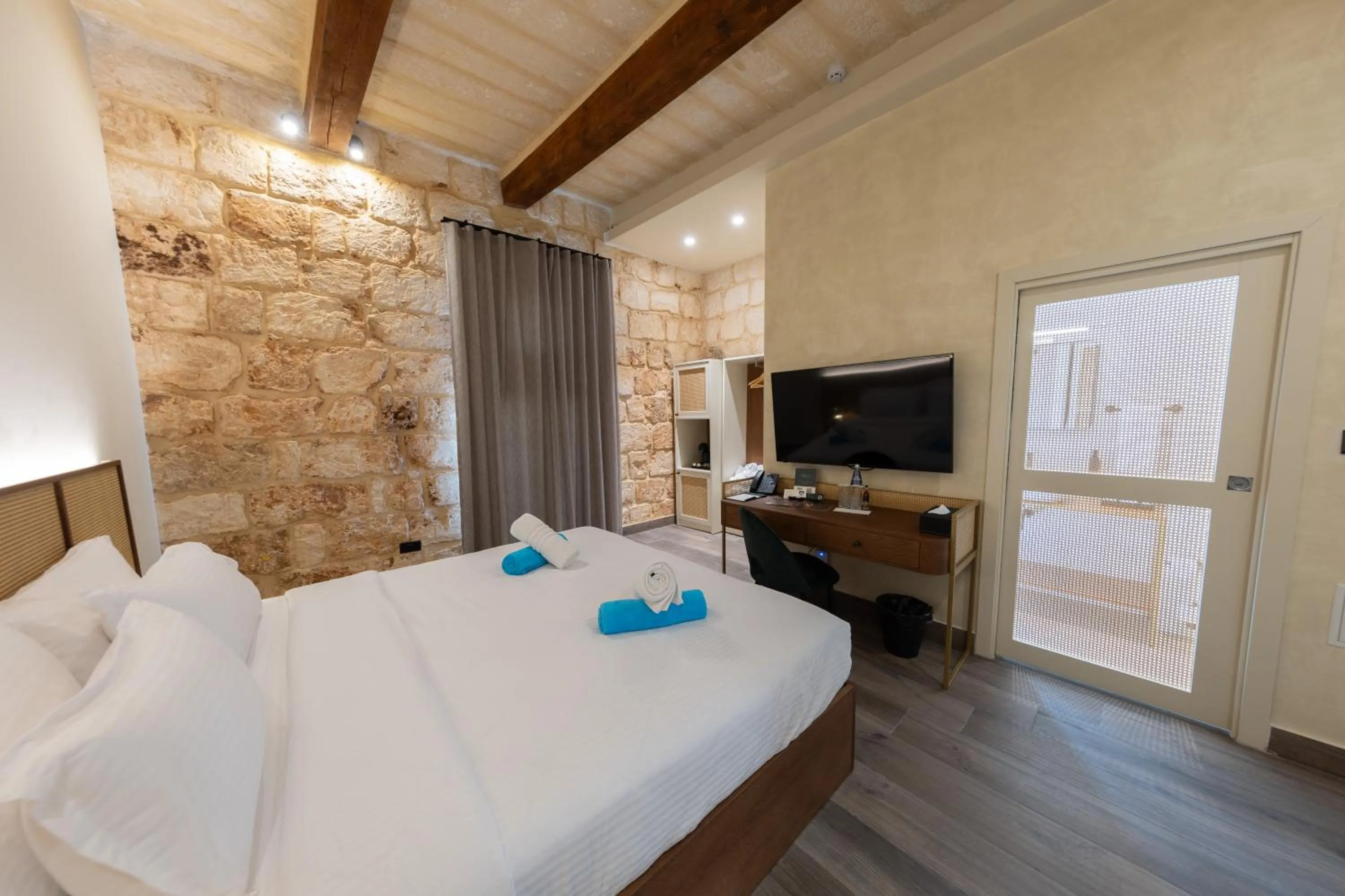 Photo of the whole room, Bed in DOMS Boutique Living