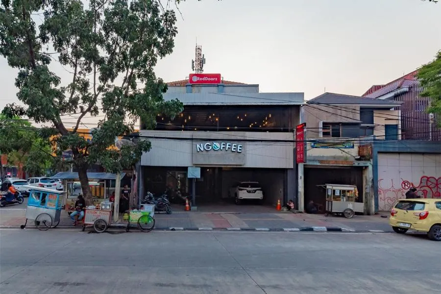 Facade/entrance in Ultima Guest House