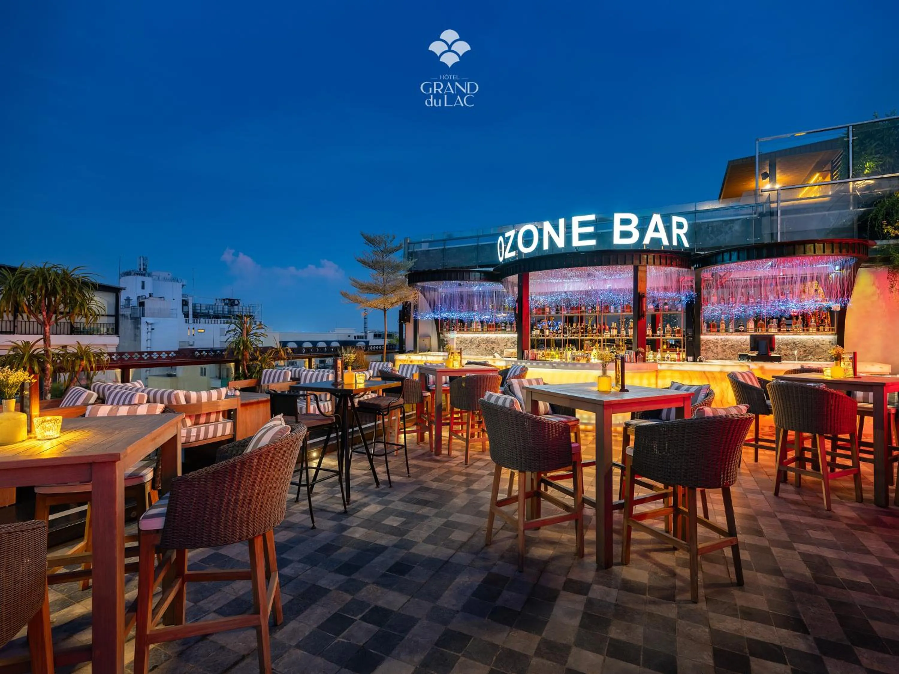 Lounge or bar in GRAND HOTEL du LAC Hanoi