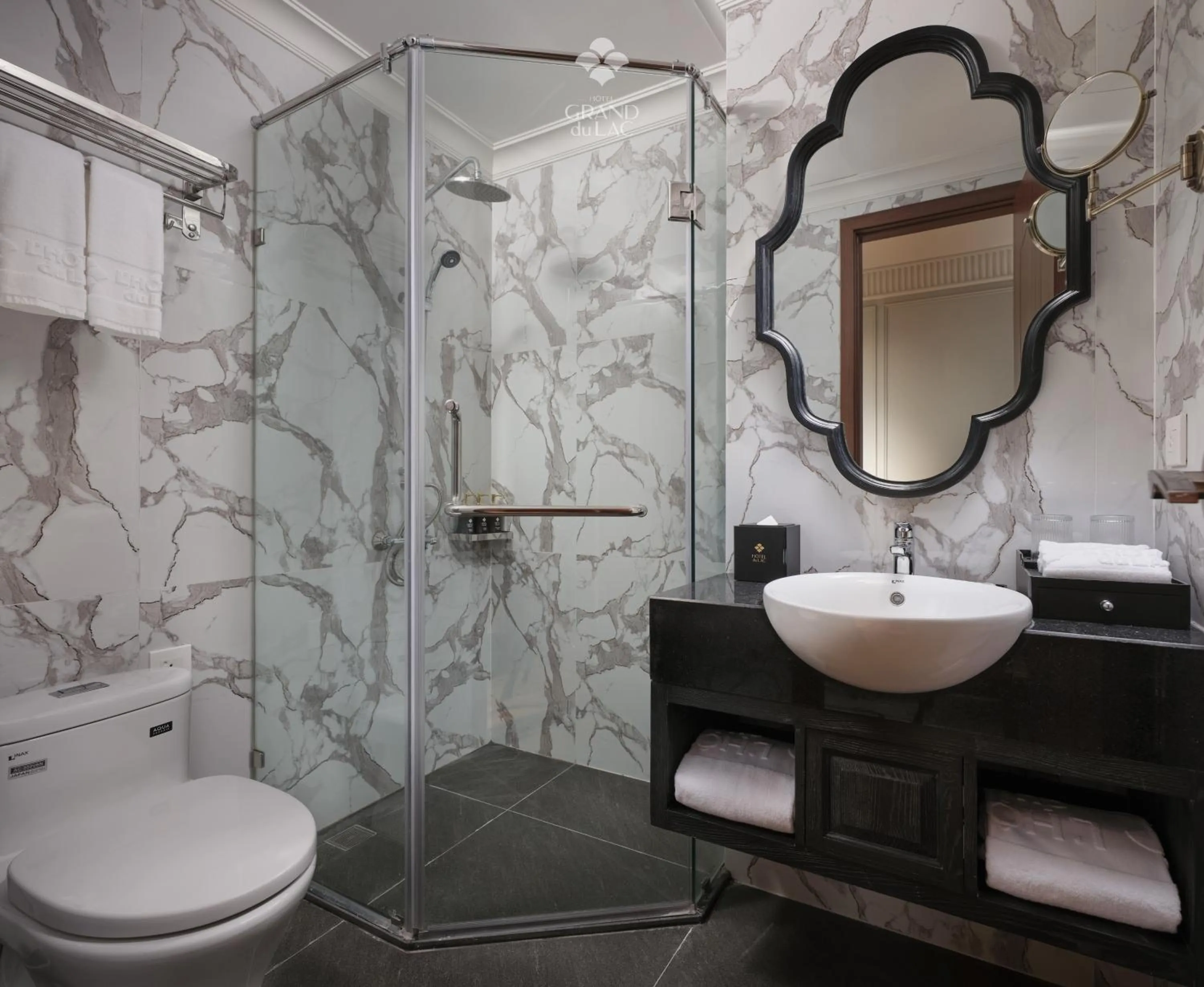 Shower in GRAND HOTEL du LAC Hanoi