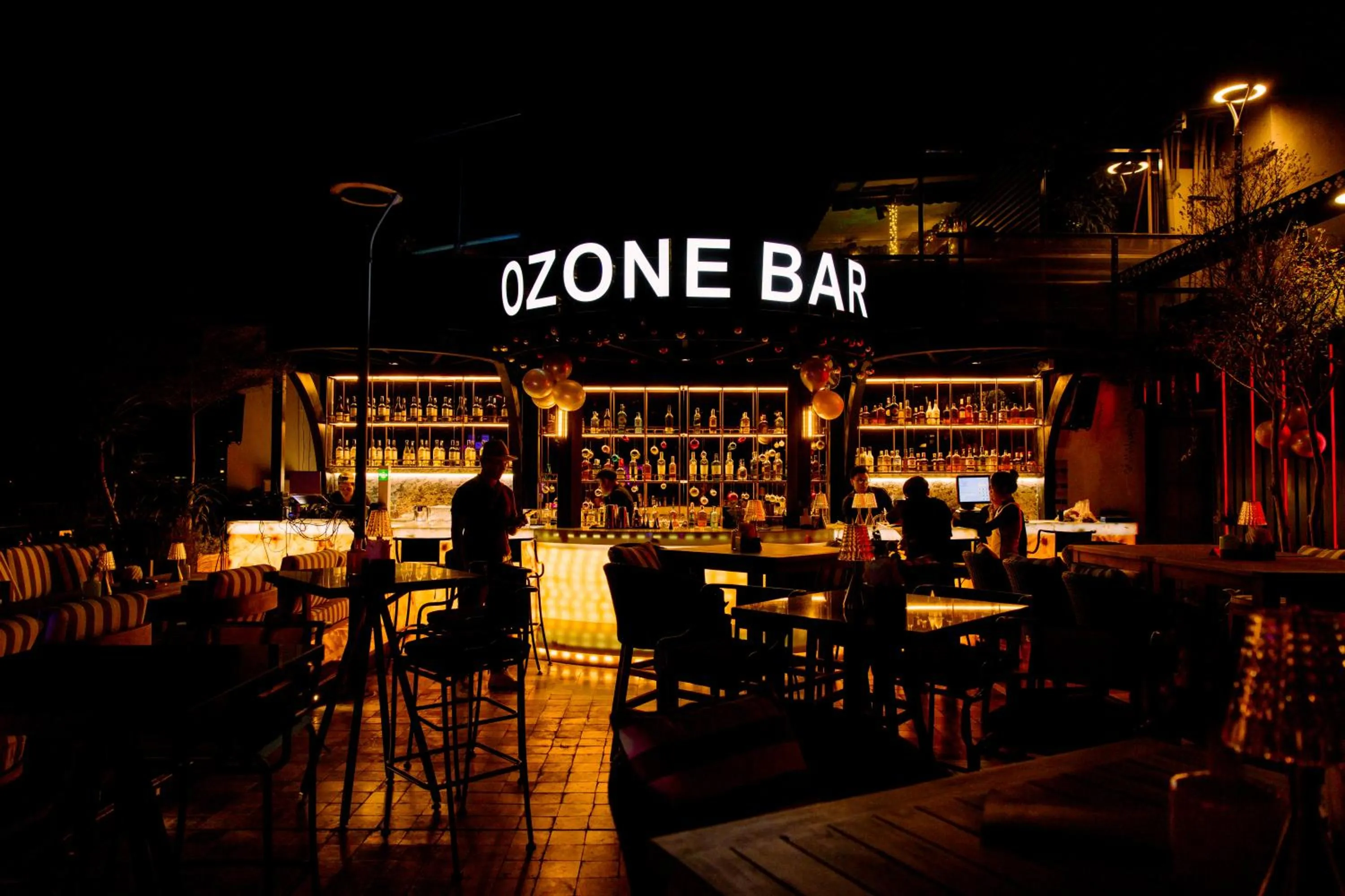 Lounge or bar in GRAND HOTEL du LAC Hanoi