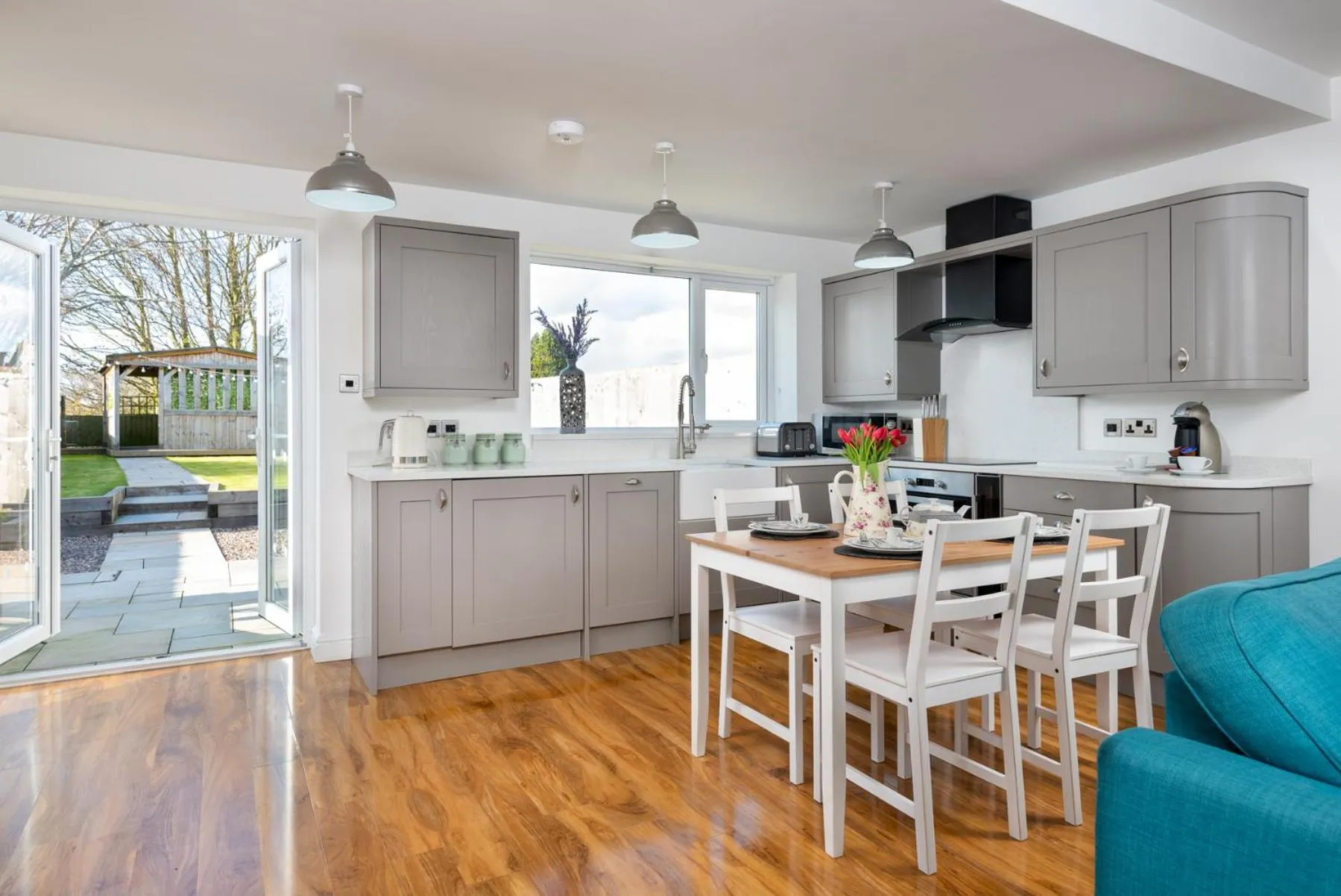 Cottage - Sleeps 3 hot tub & pet friendly