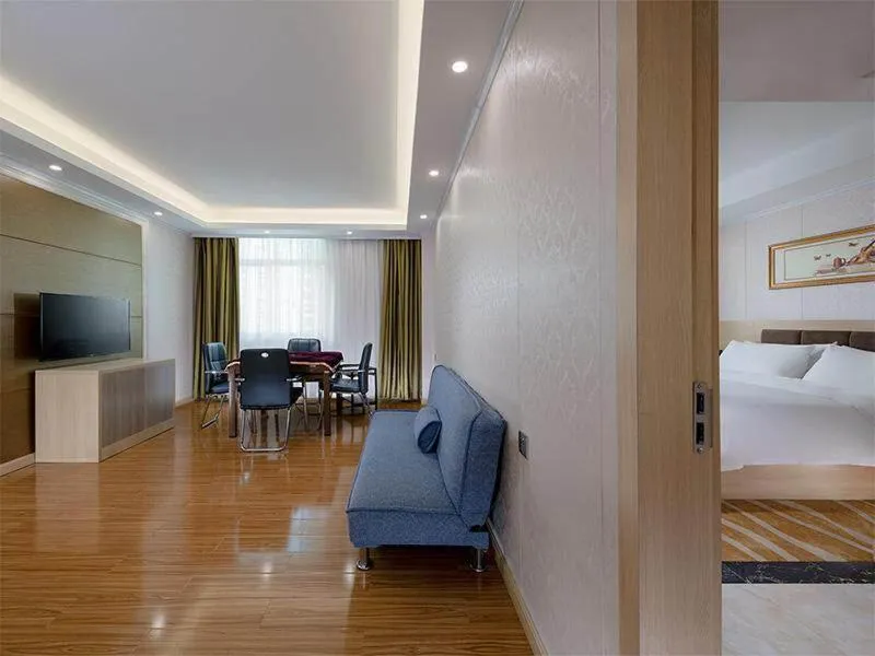 Bed in Vienna Classic Hotel Shenzhen Pingshan Bihu Hotel