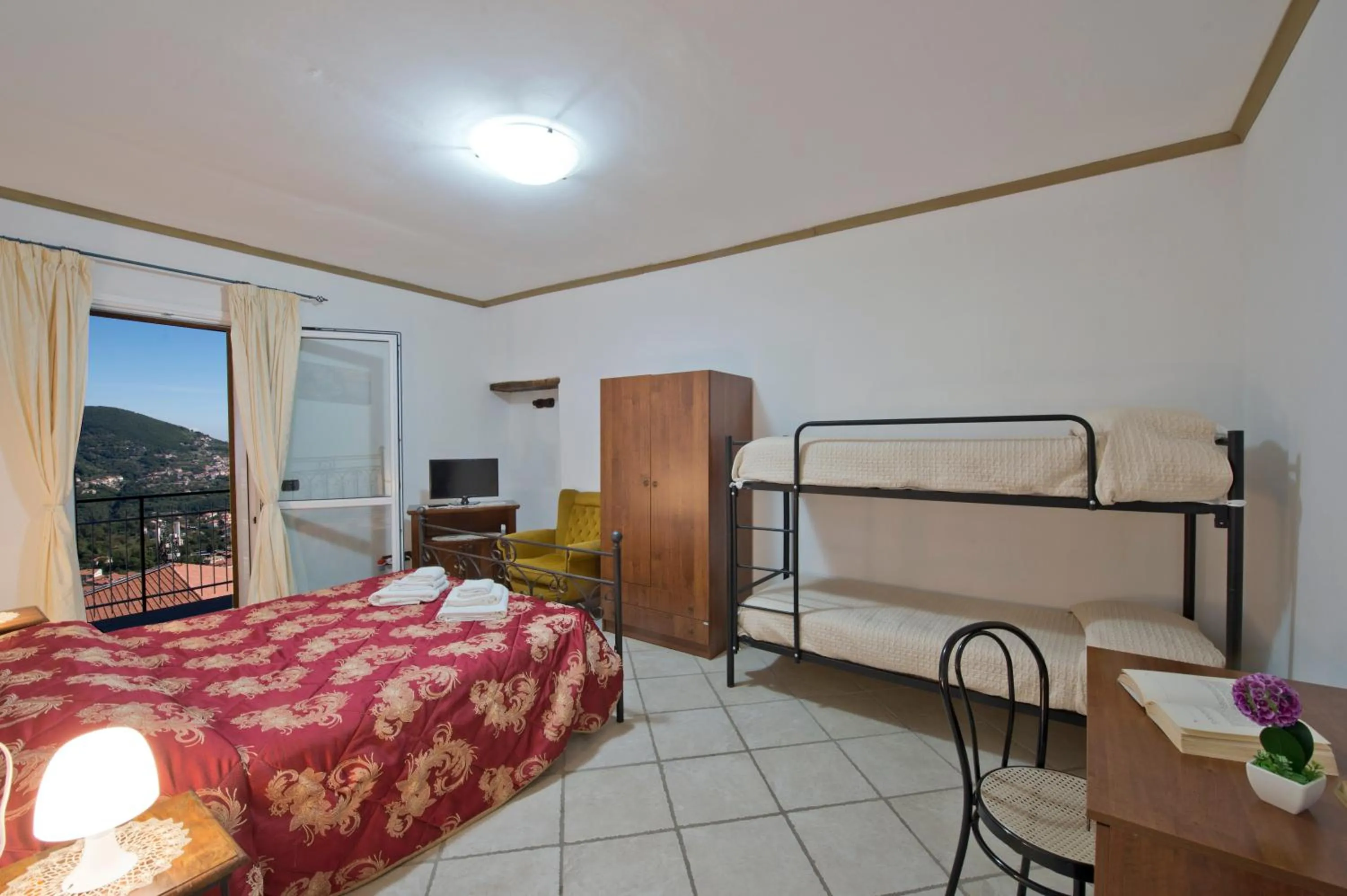 Photo of the whole room, Bed in Valle degli Dei