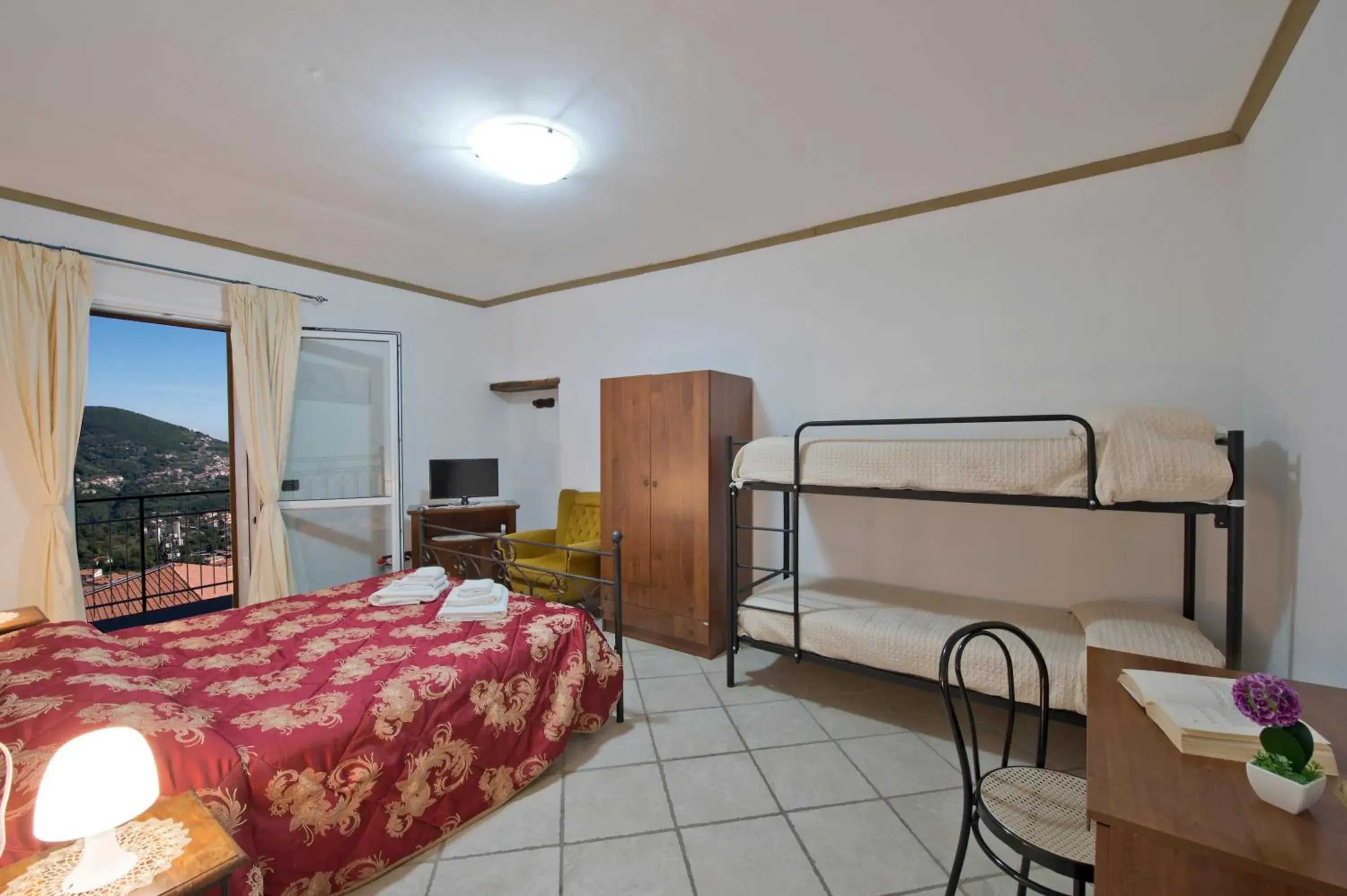 Quadruple Room with Sea View in Valle degli Dei Quadruple Room with Sea View in Valle degli Dei