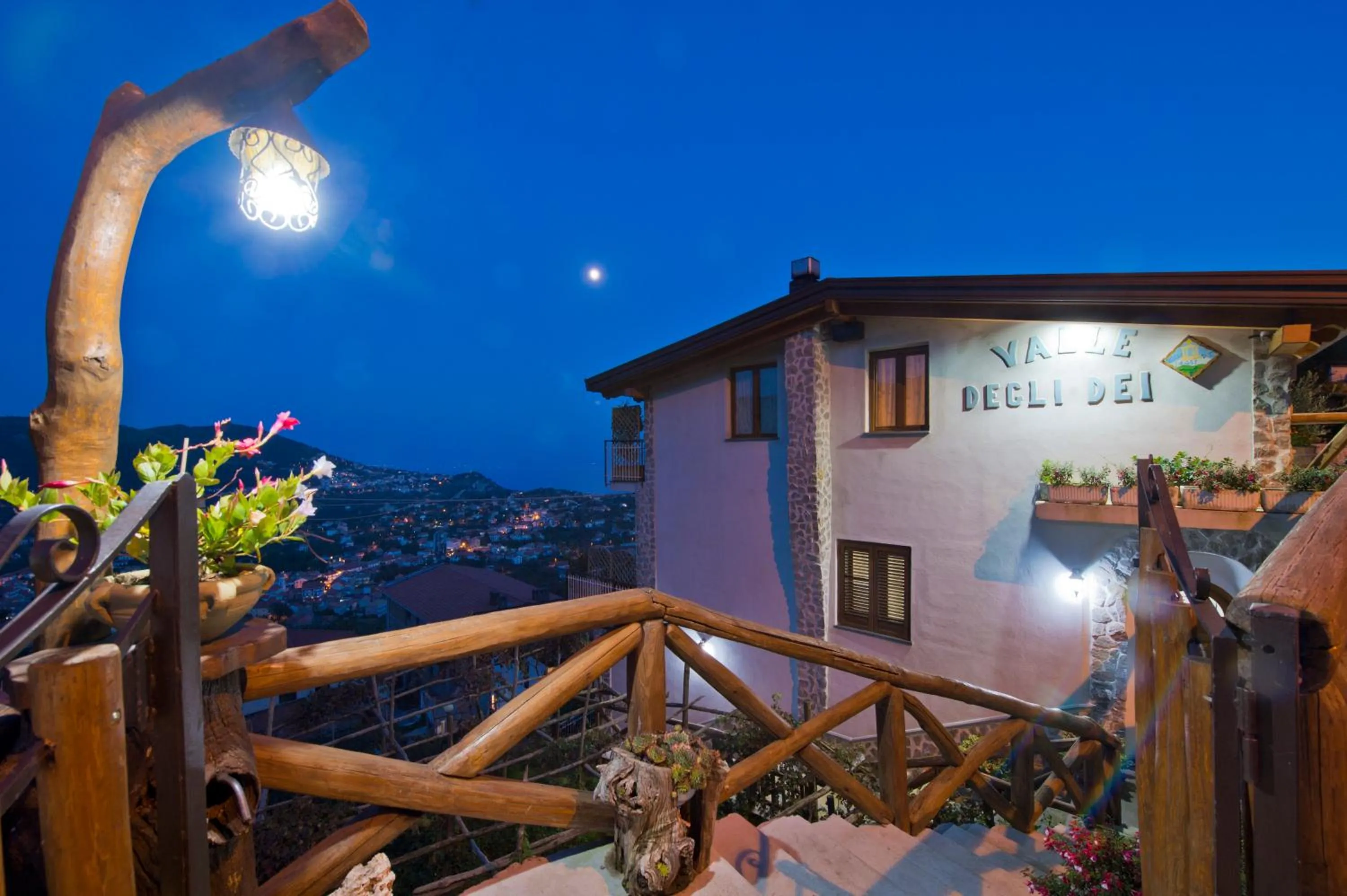 Facade/entrance in Valle degli Dei
