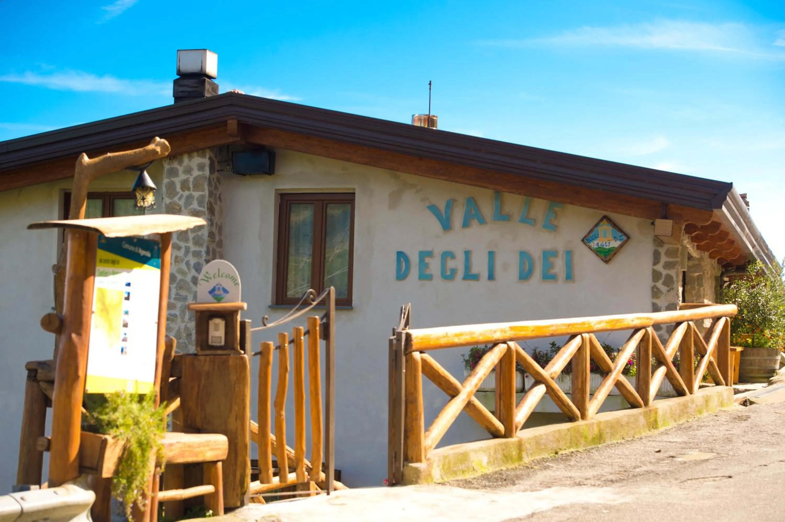 Facade/entrance in Valle degli Dei
